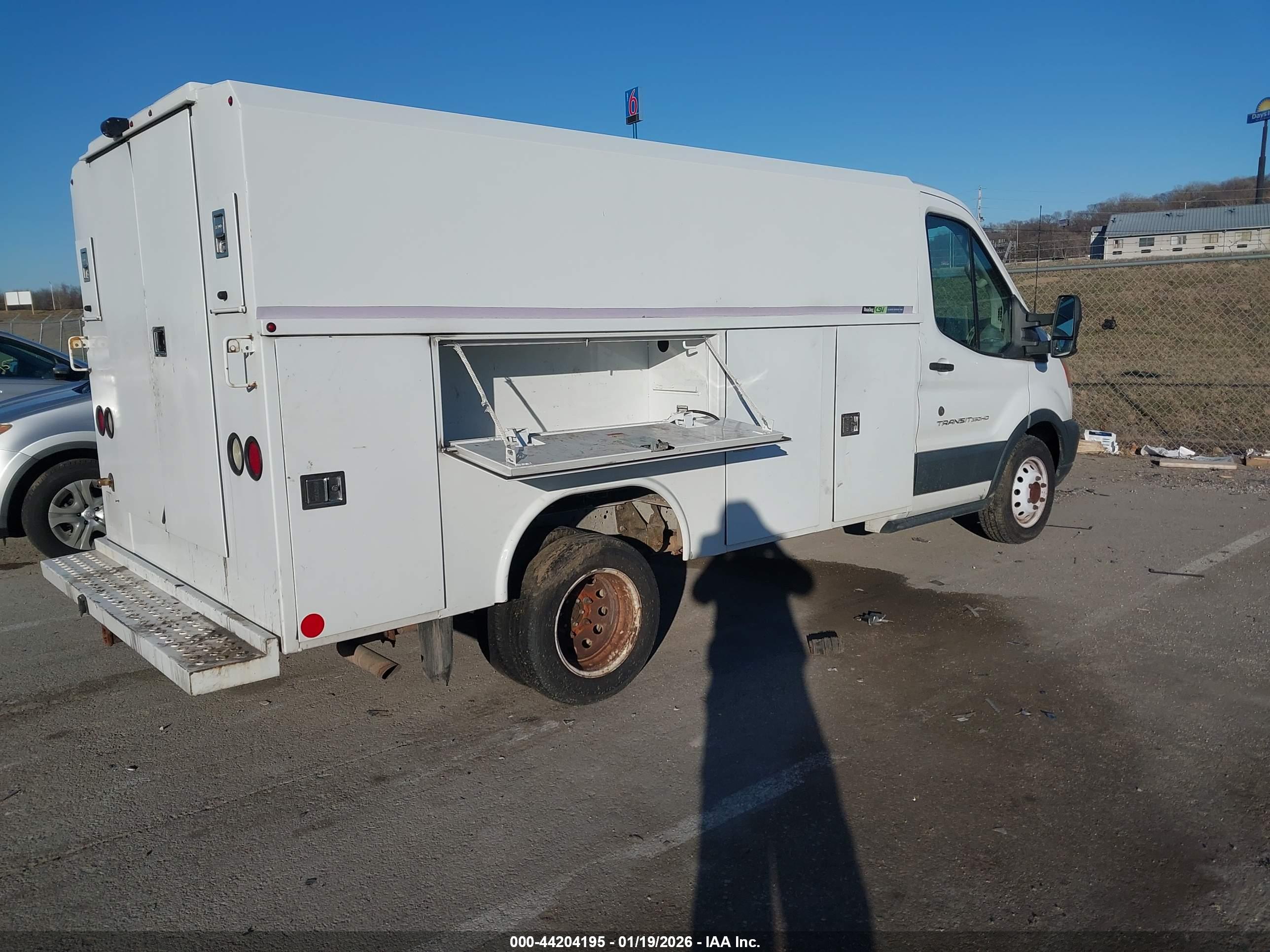 FORD TRANSIT-350 image 4