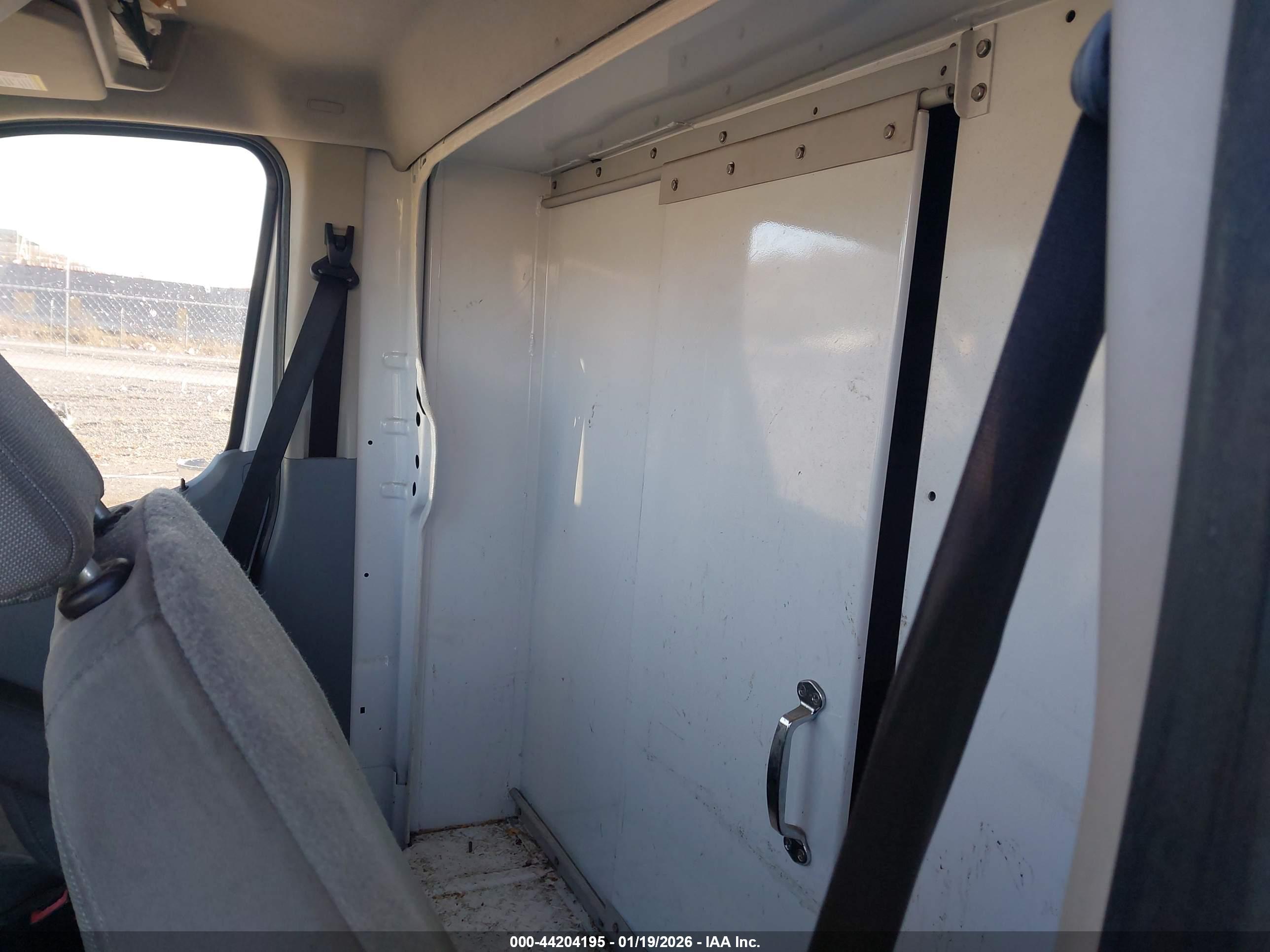 FORD TRANSIT-350 image 8