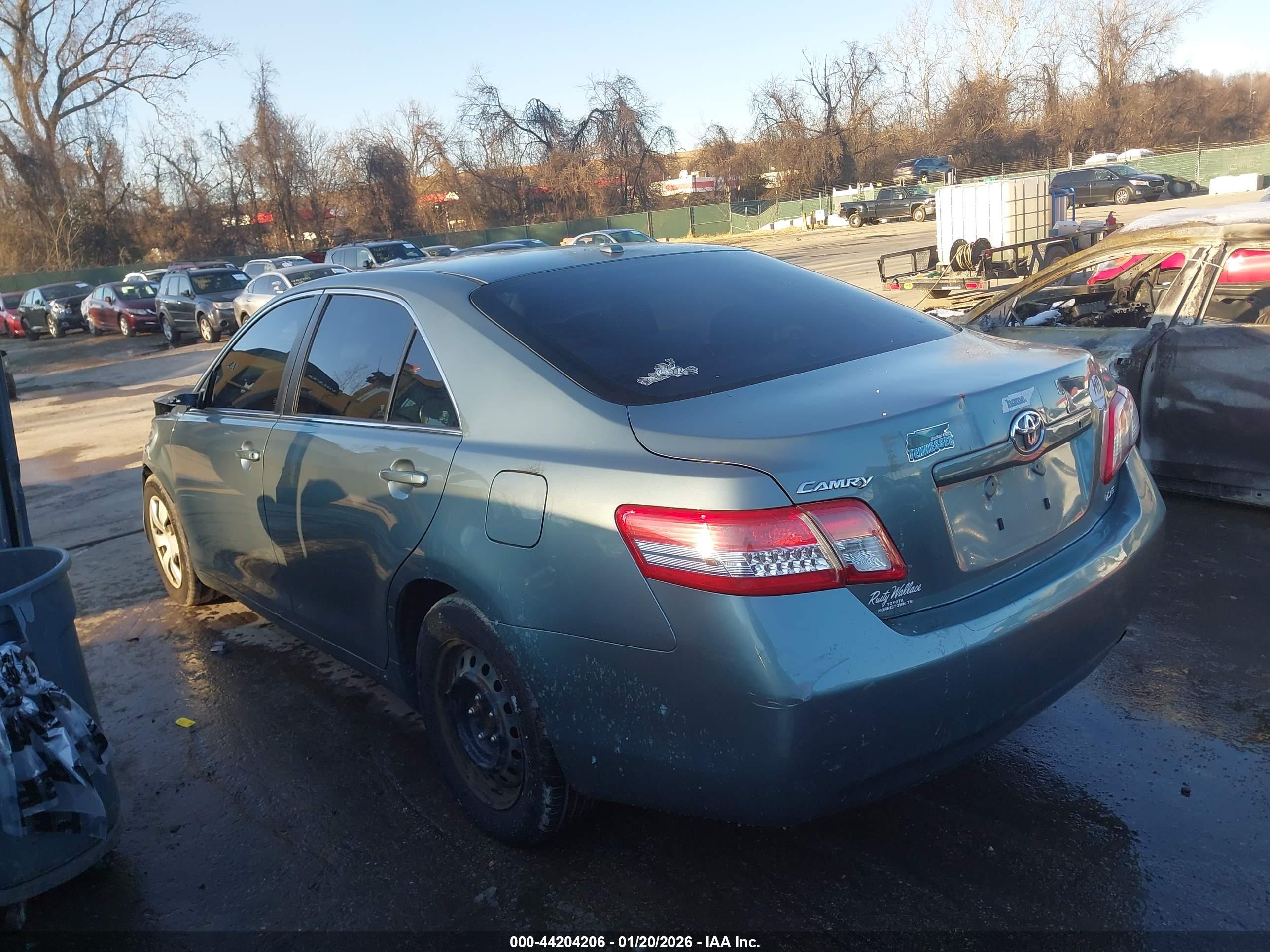 TOYOTA CAMRY image 3