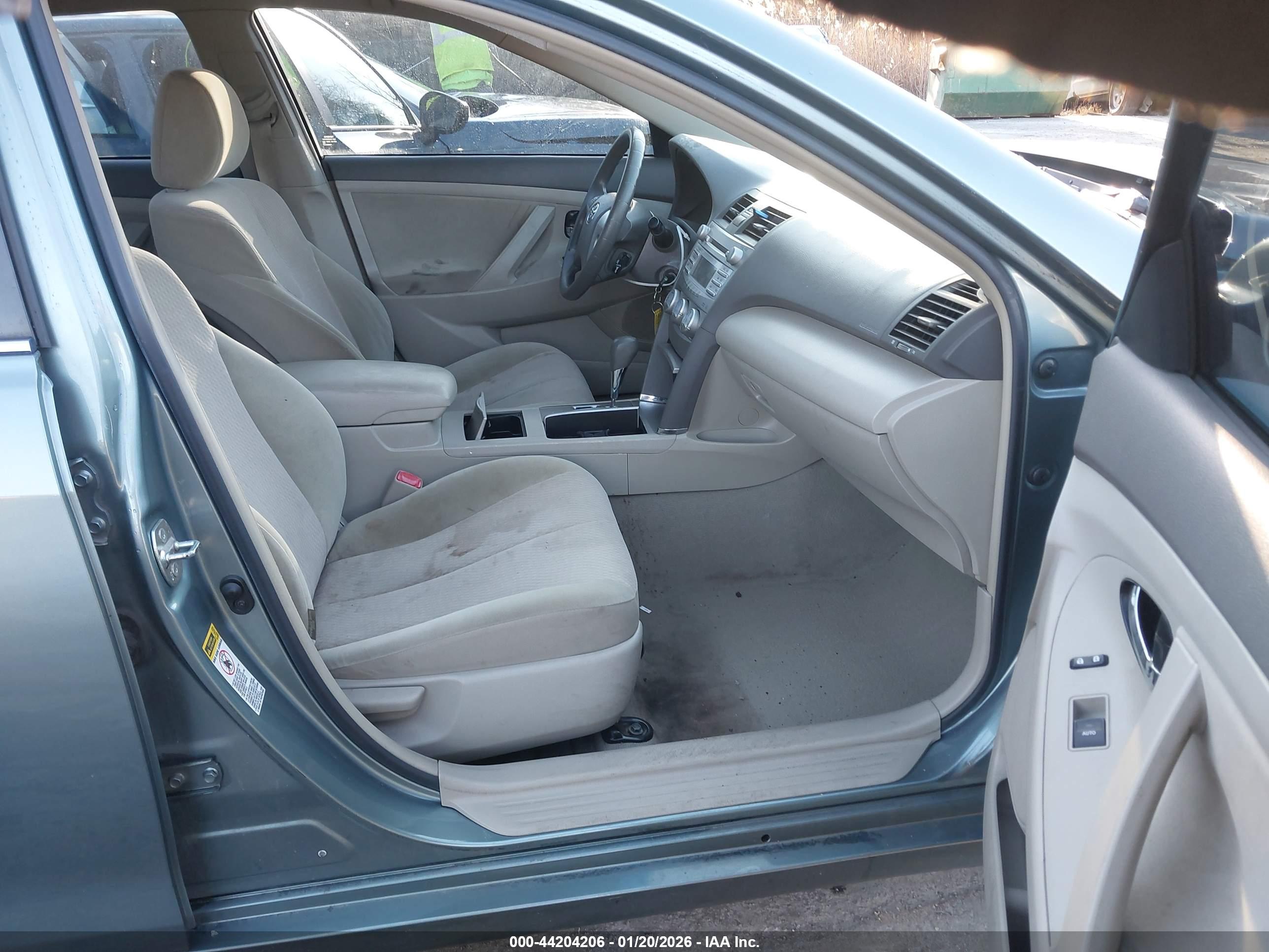 TOYOTA CAMRY image 5