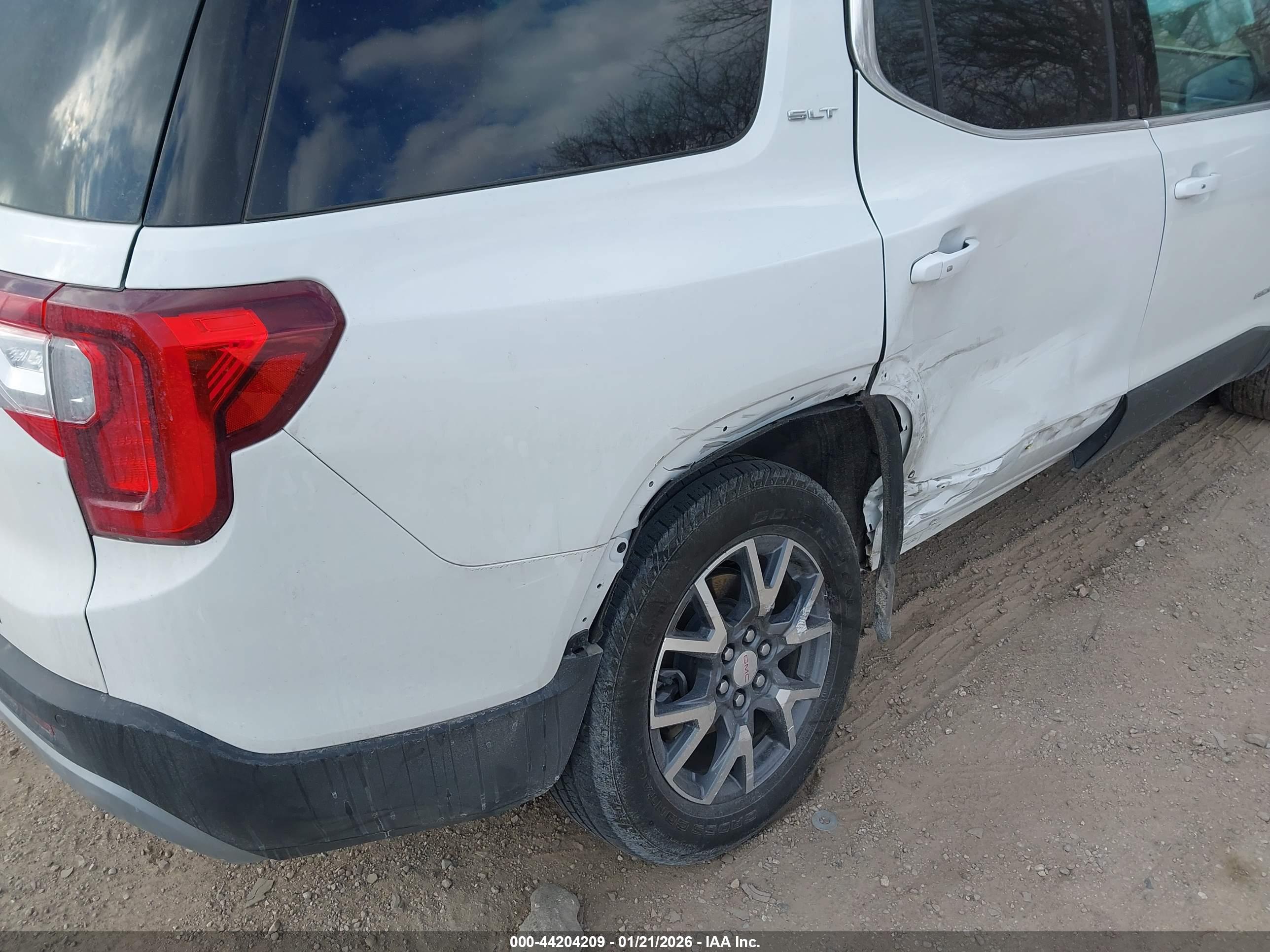 GMC ACADIA image 6