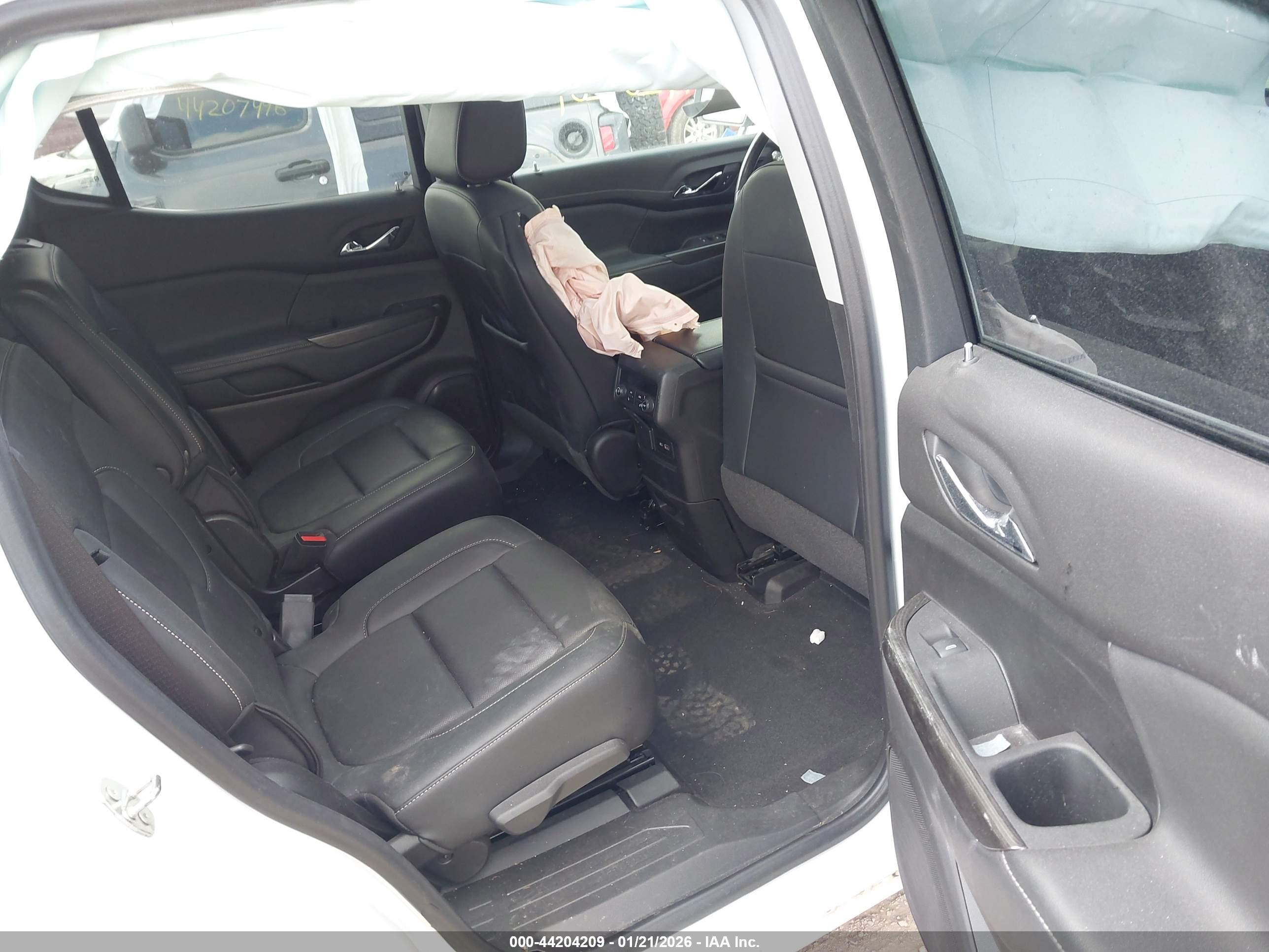 GMC ACADIA image 8