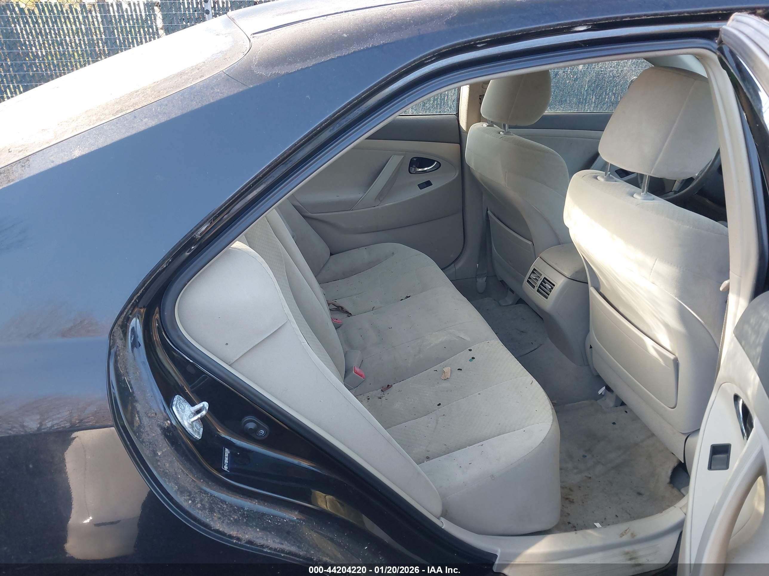 TOYOTA CAMRY image 8