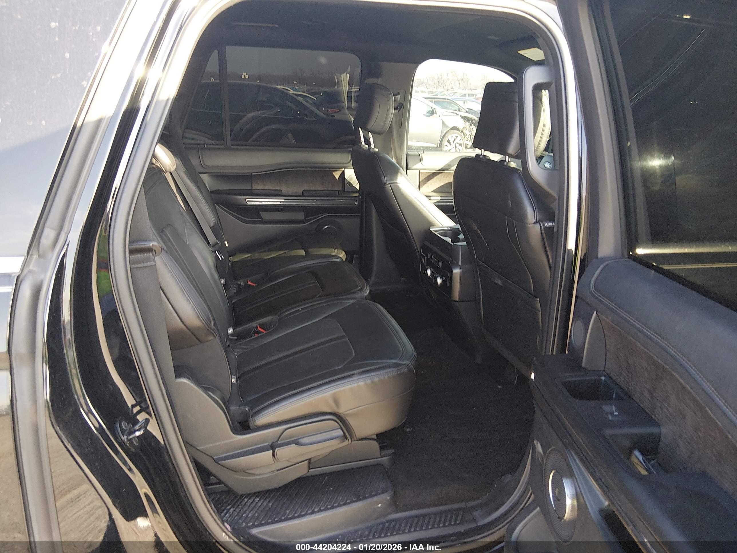 FORD EXPEDITION image 8