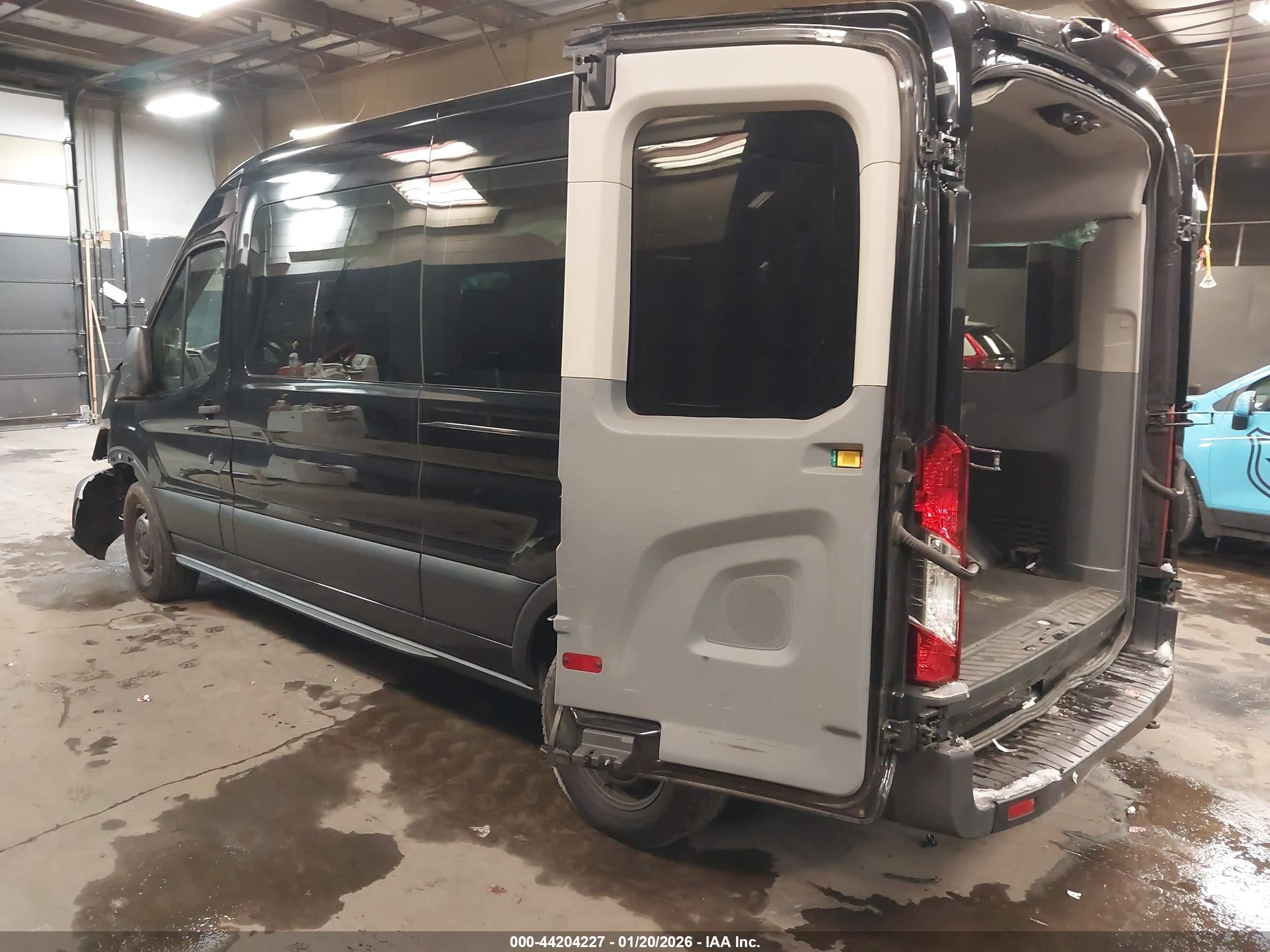 FORD TRANSIT-350 image 3