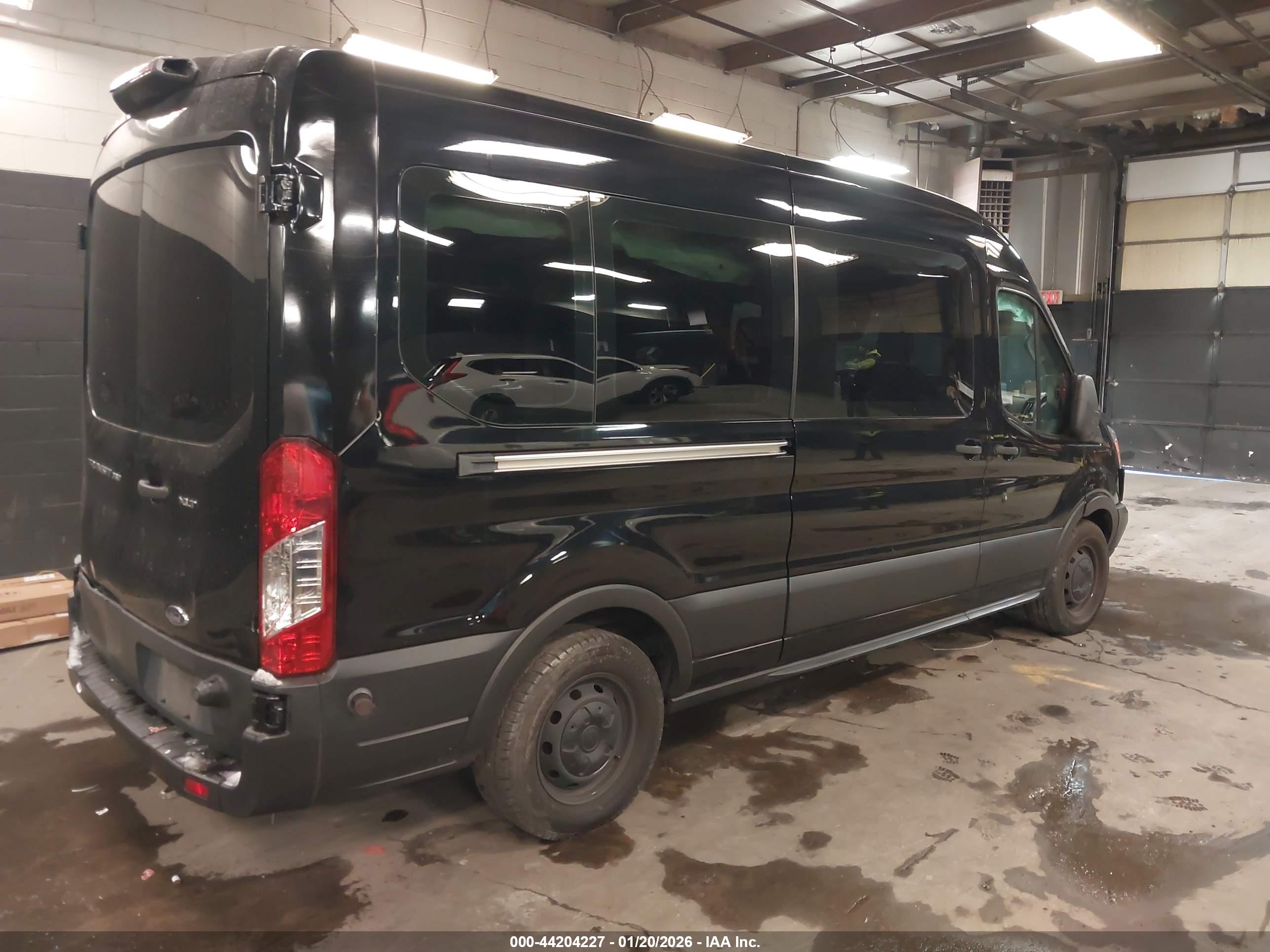 FORD TRANSIT-350 image 4