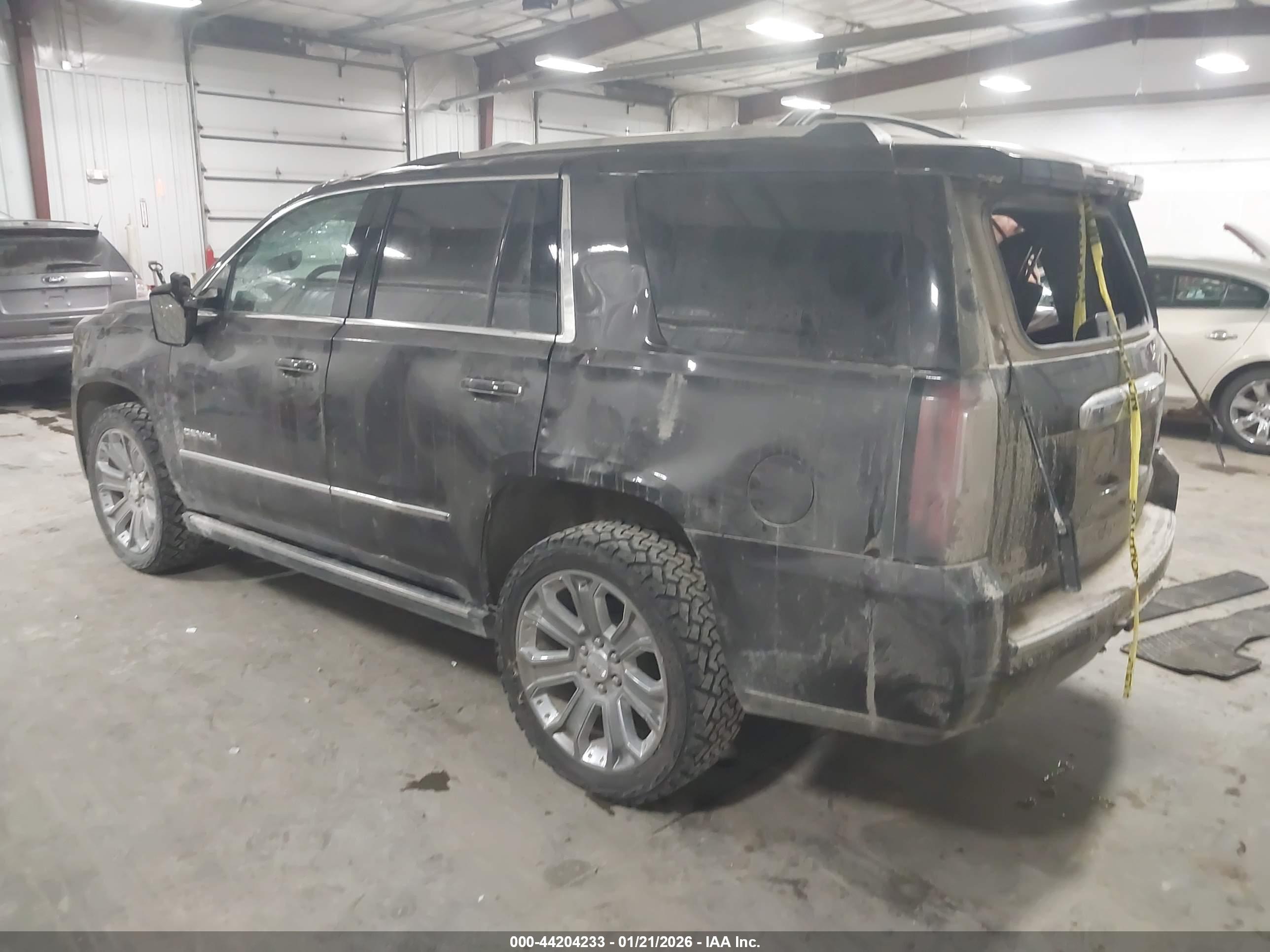 GMC YUKON image 3