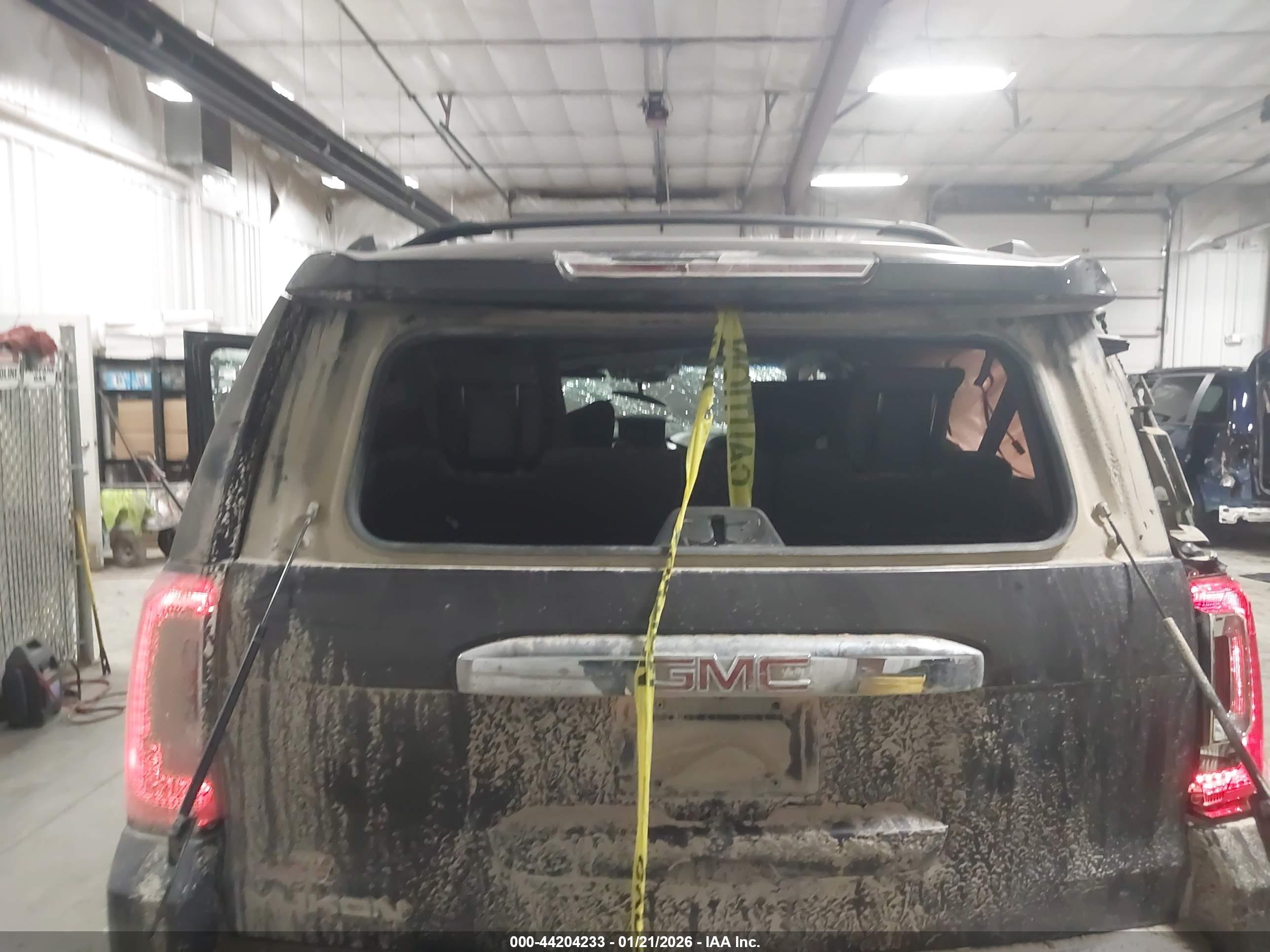 GMC YUKON image 6