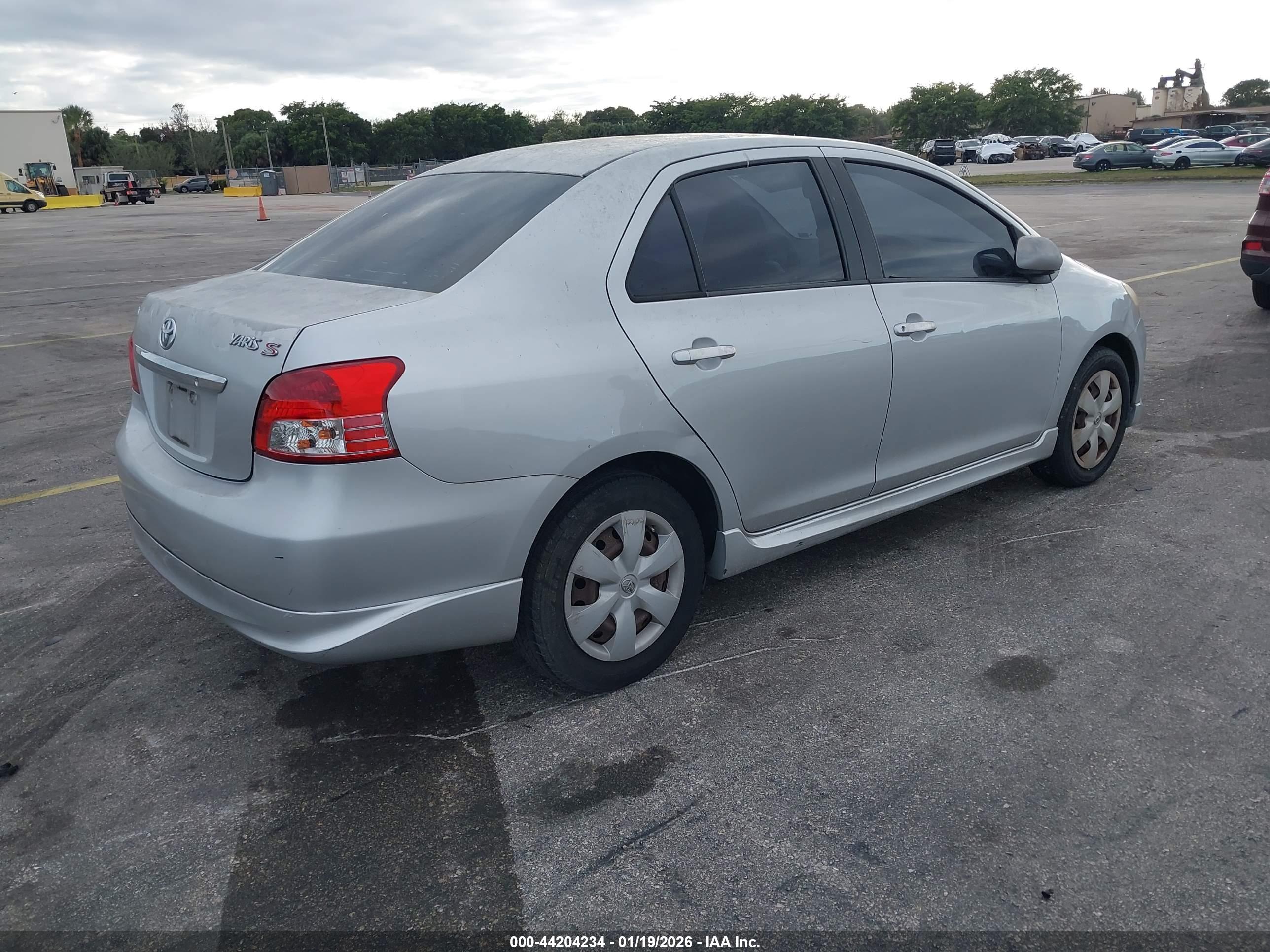 TOYOTA YARIS image 4