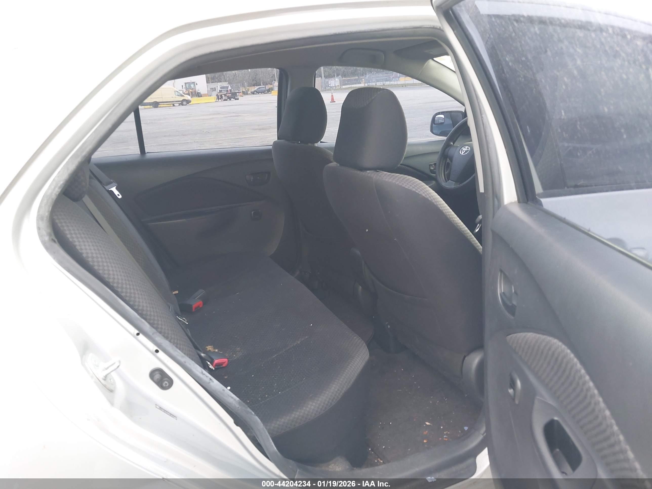 TOYOTA YARIS image 8