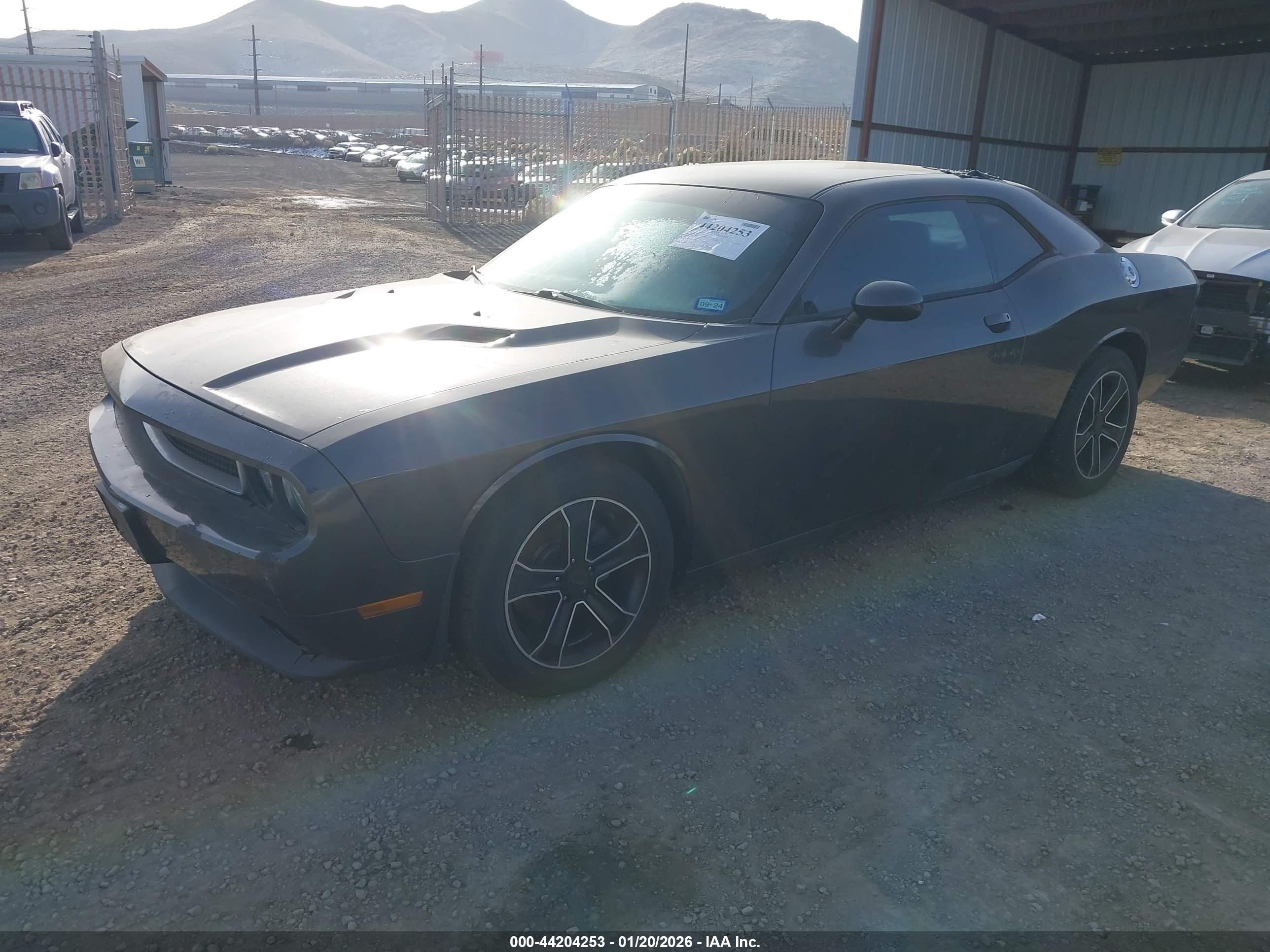 DODGE CHALLENGER image 2
