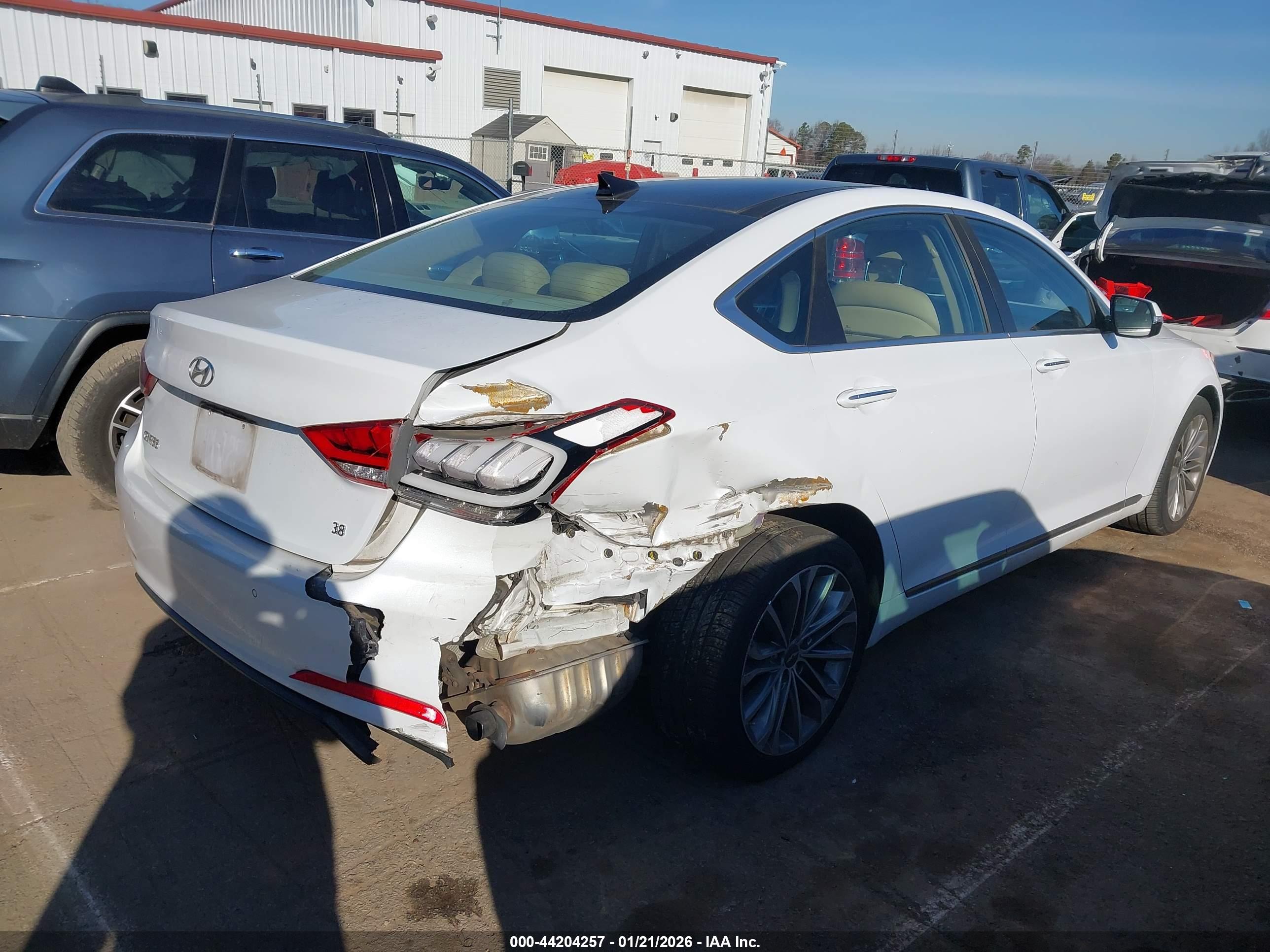 HYUNDAI GENESIS image 4