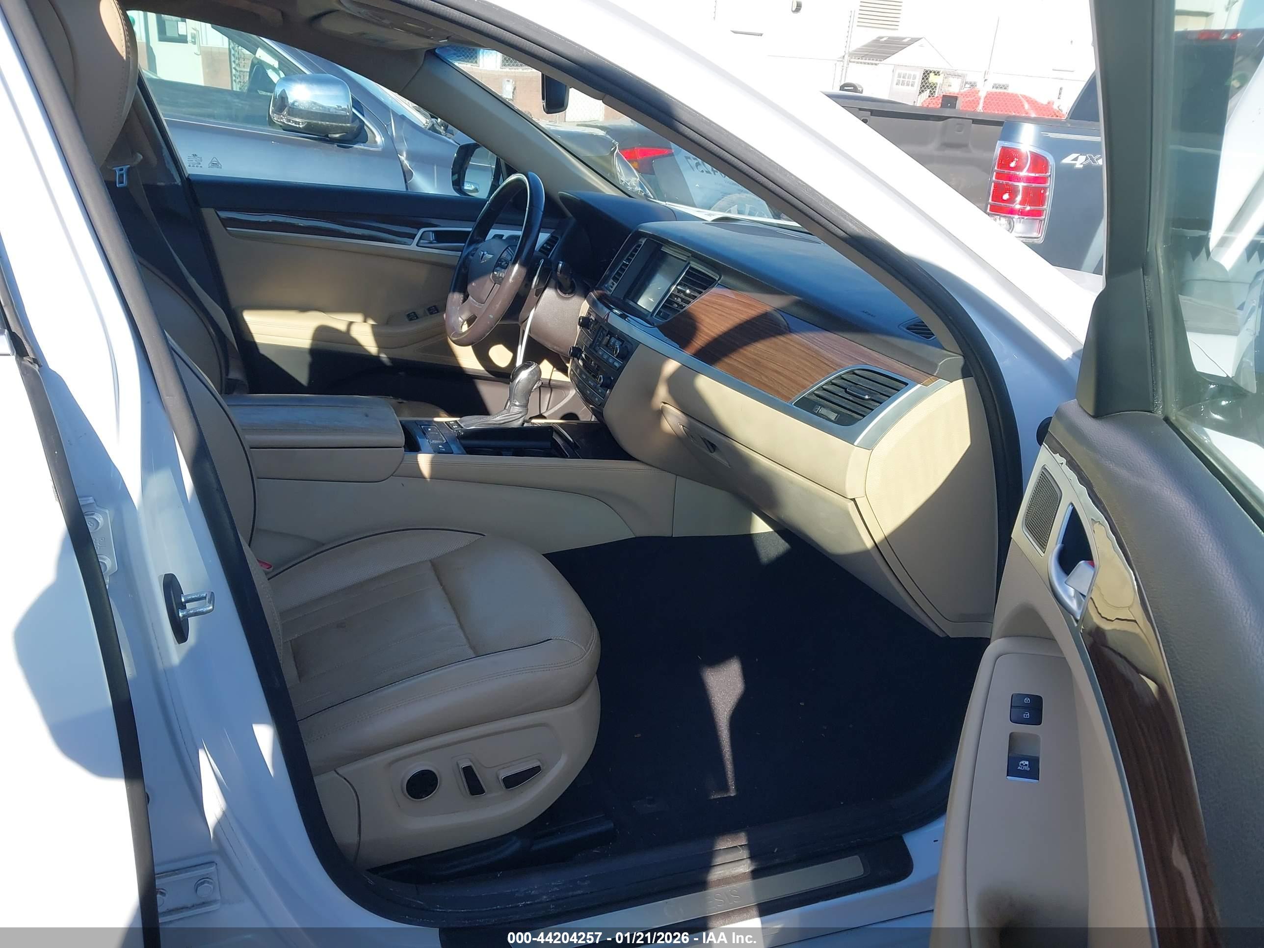 HYUNDAI GENESIS image 5