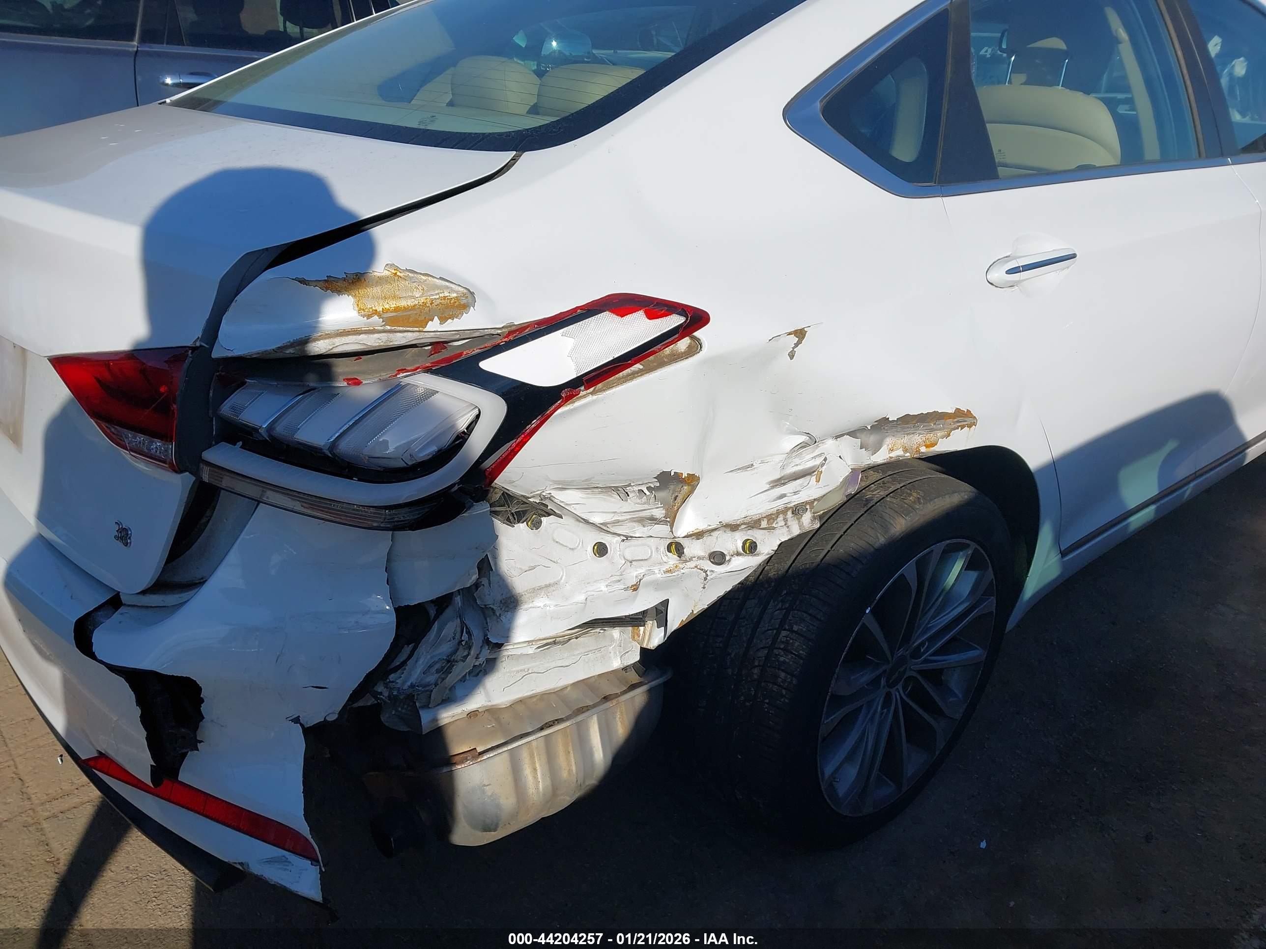 HYUNDAI GENESIS image 6