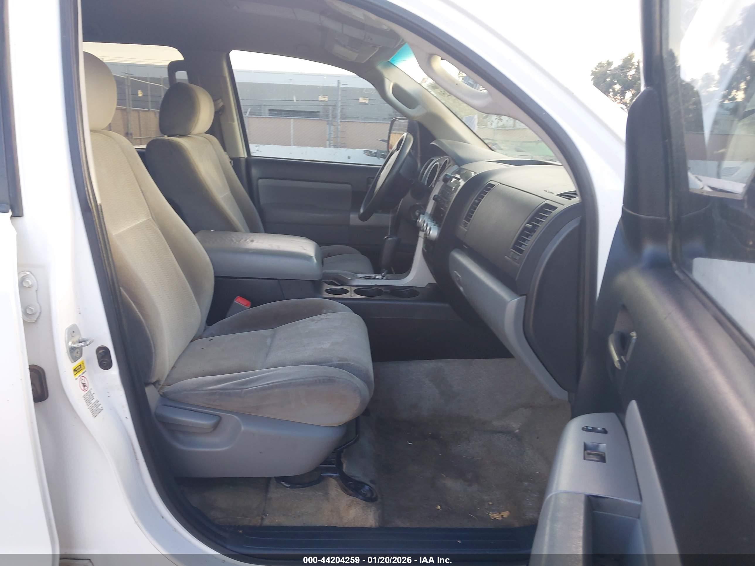 TOYOTA SEQUOIA image 5