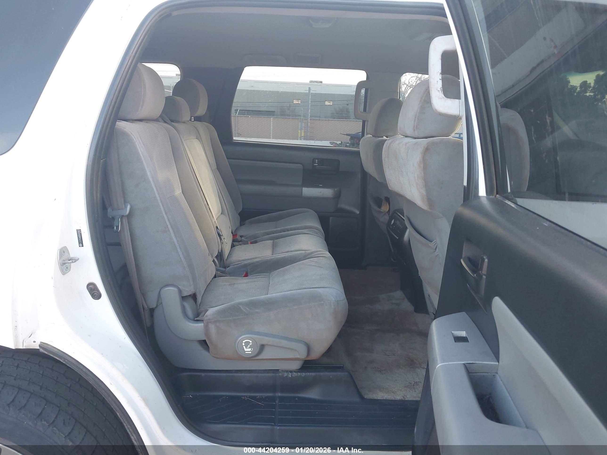 TOYOTA SEQUOIA image 8