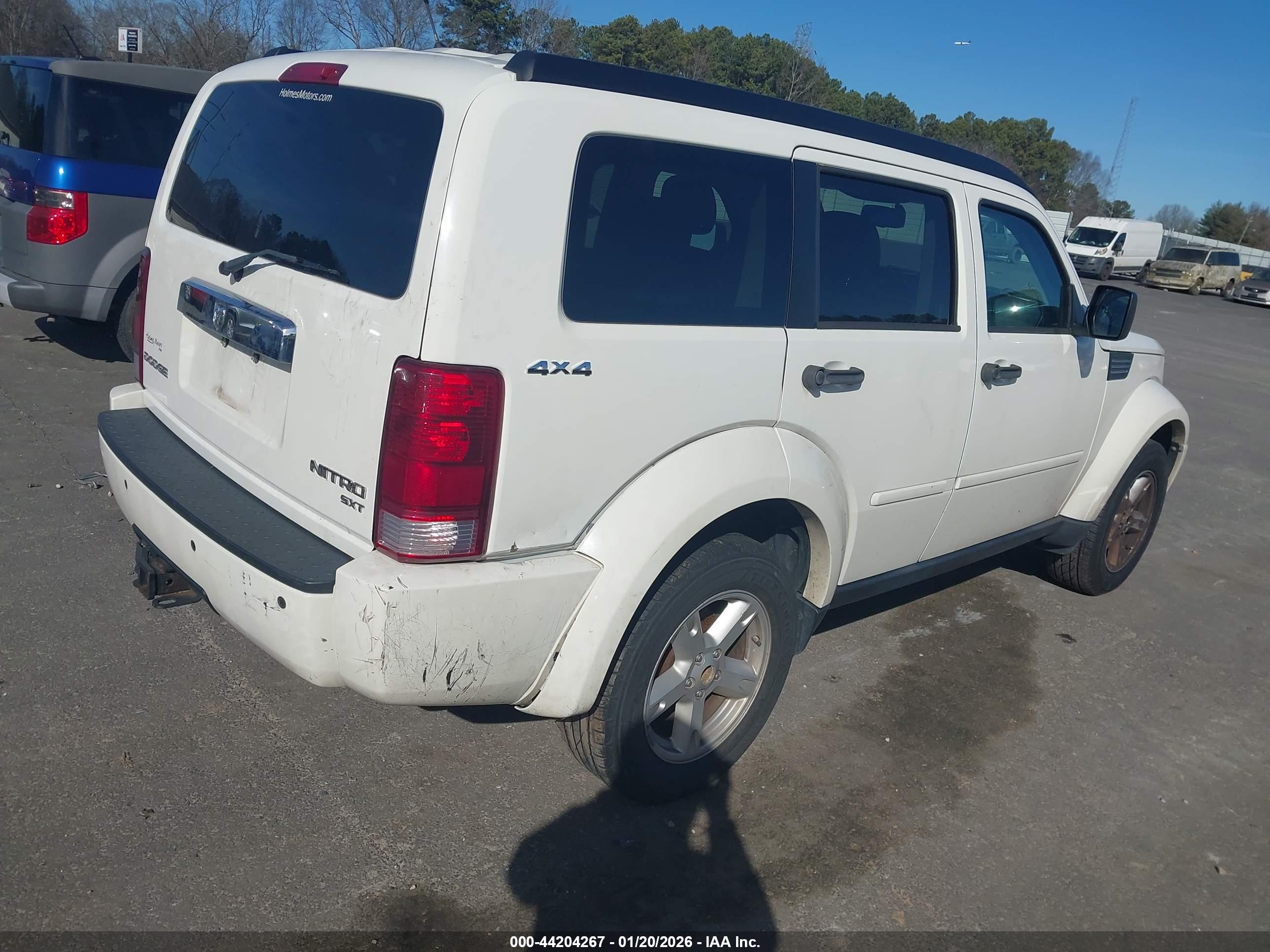 DODGE NITRO image 4