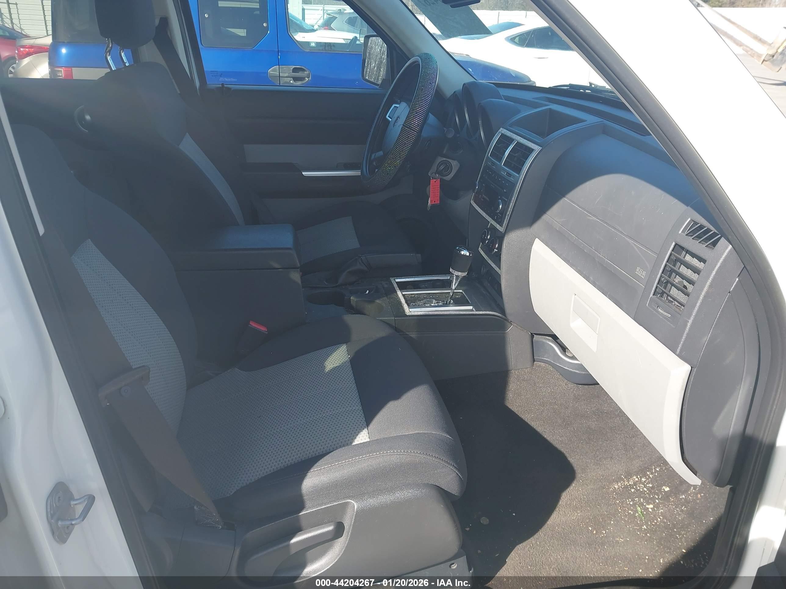 DODGE NITRO image 5