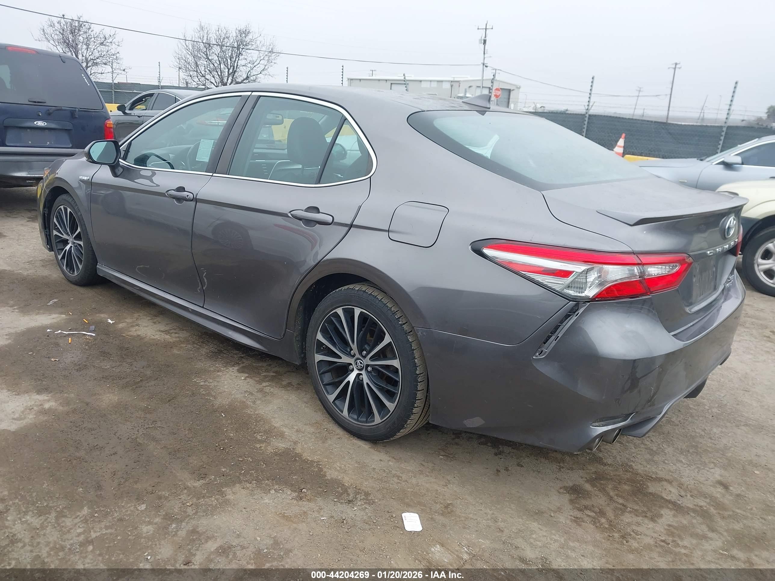 TOYOTA CAMRY image 3