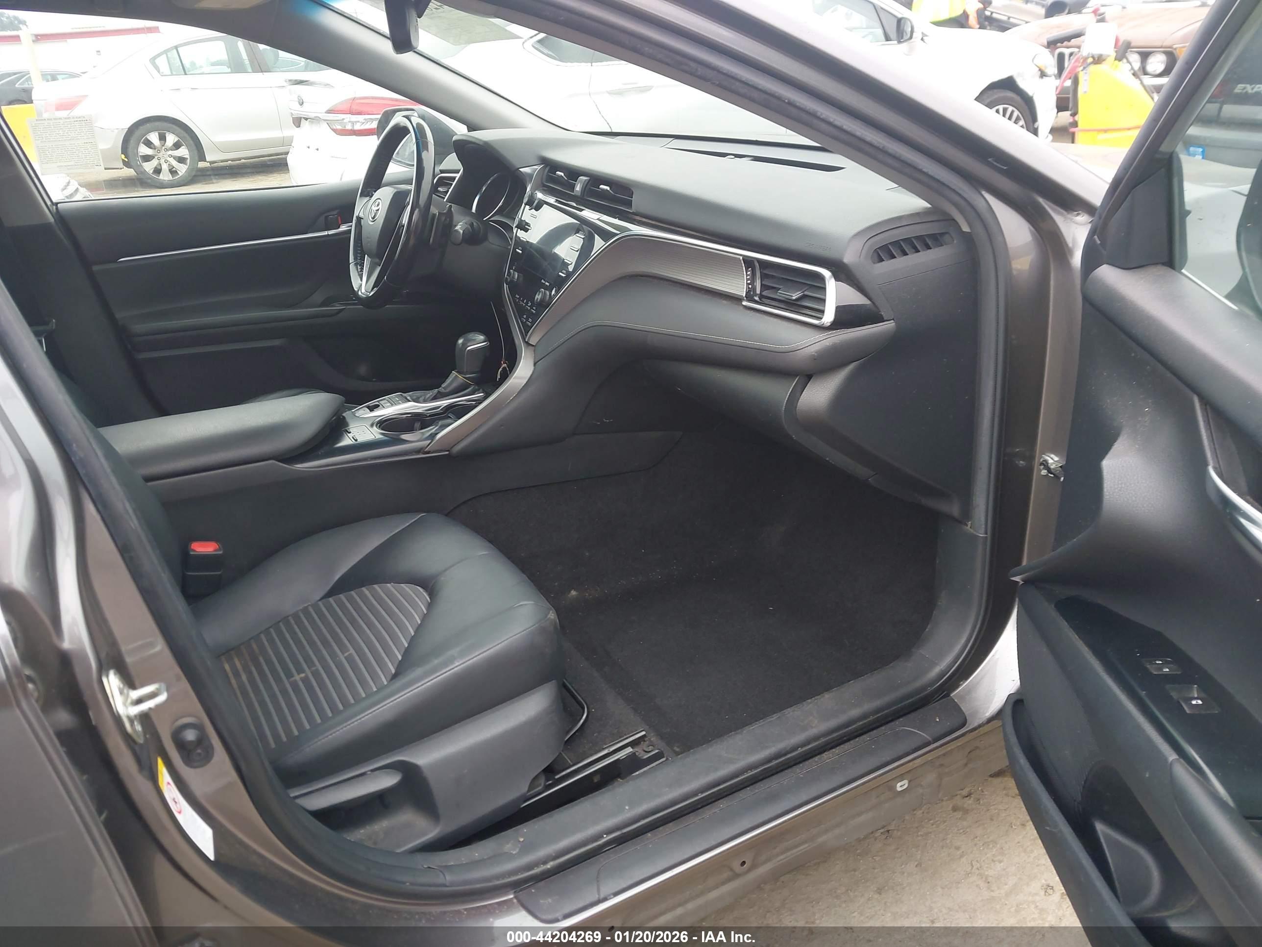 TOYOTA CAMRY image 5