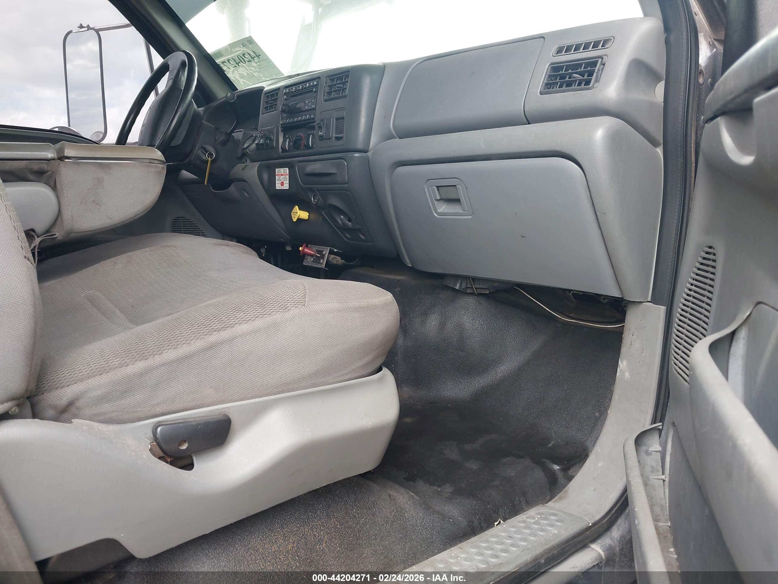 FORD F-650 image 8