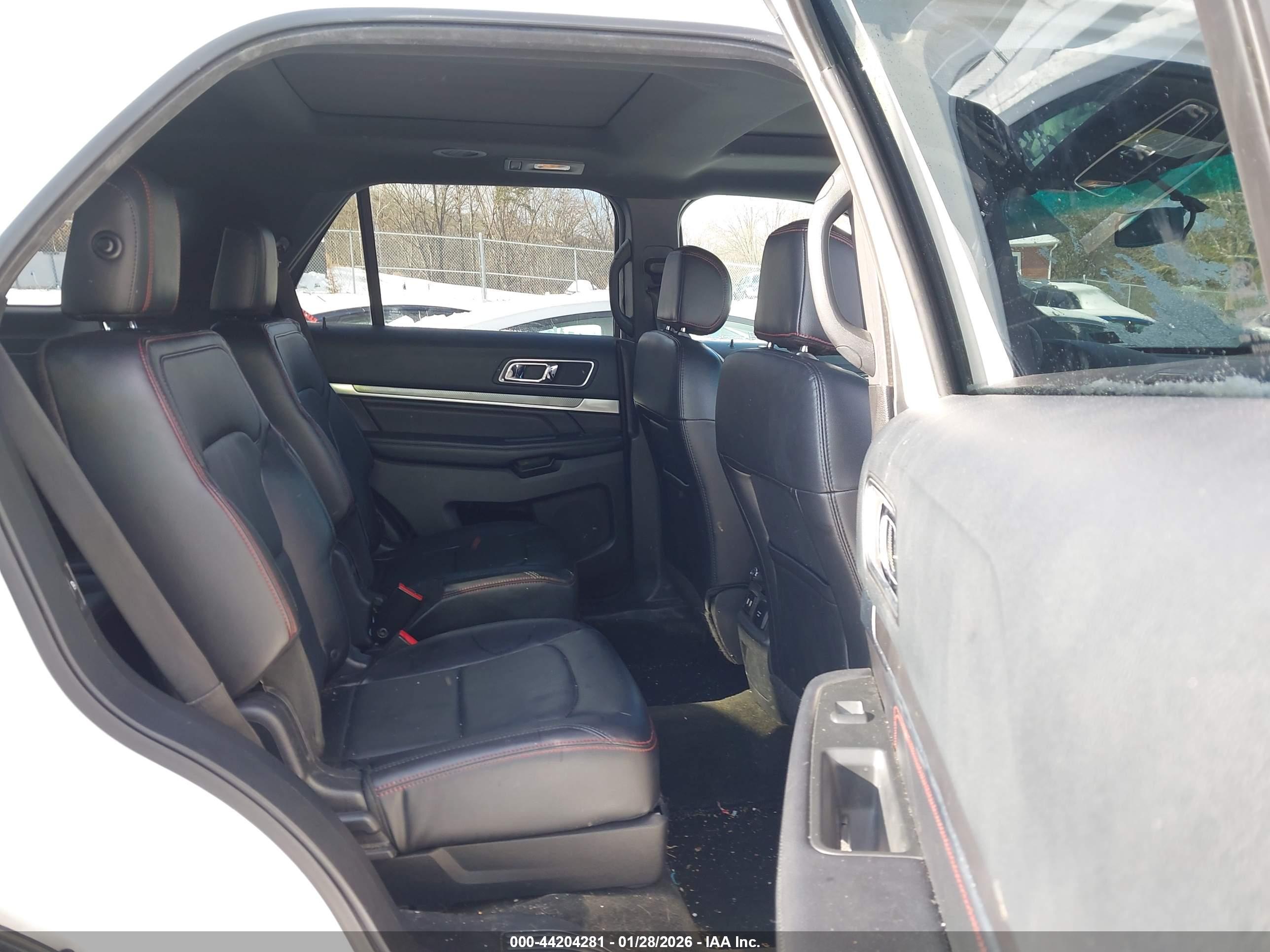 FORD EXPLORER image 8