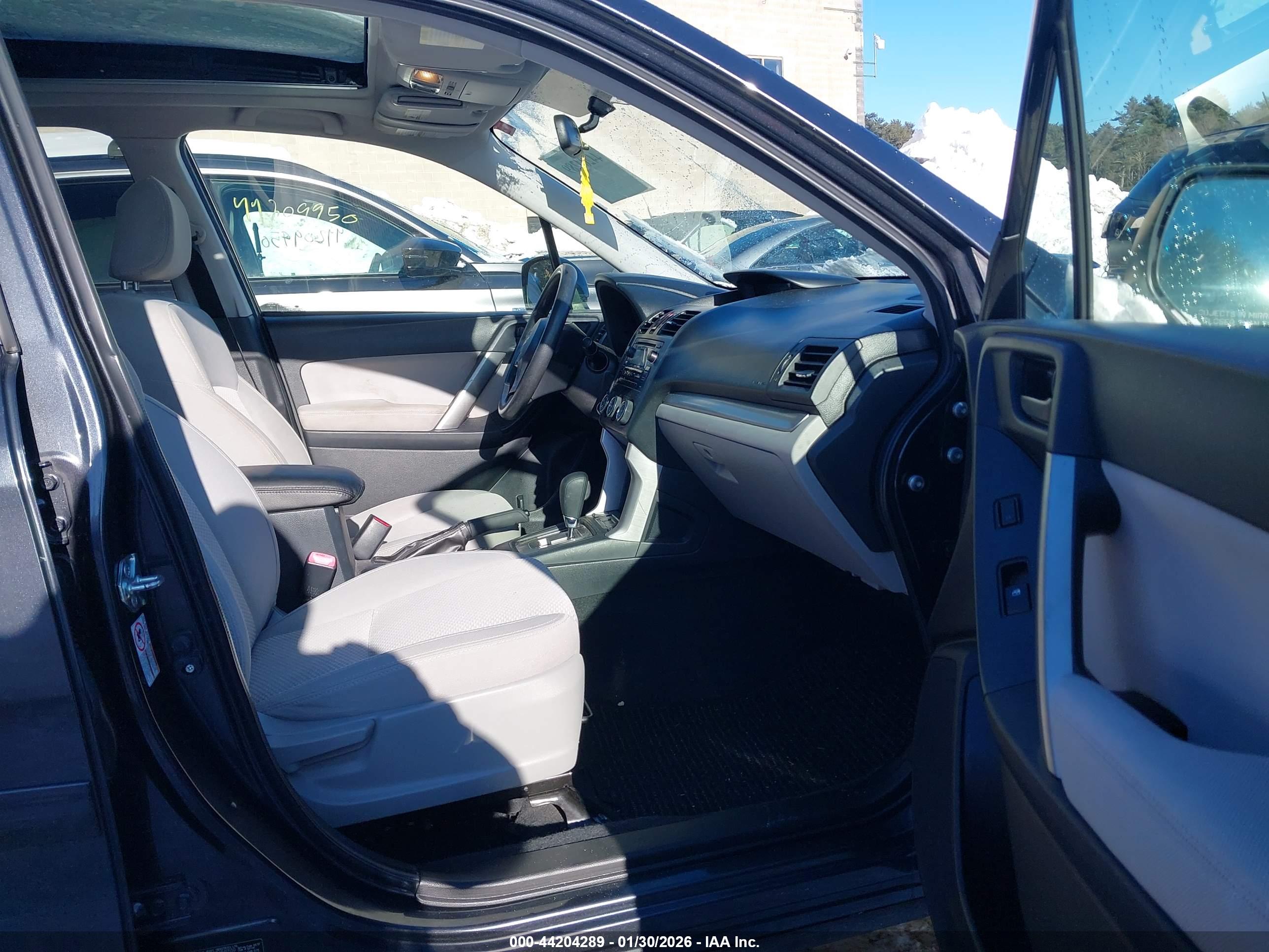 SUBARU FORESTER image 5