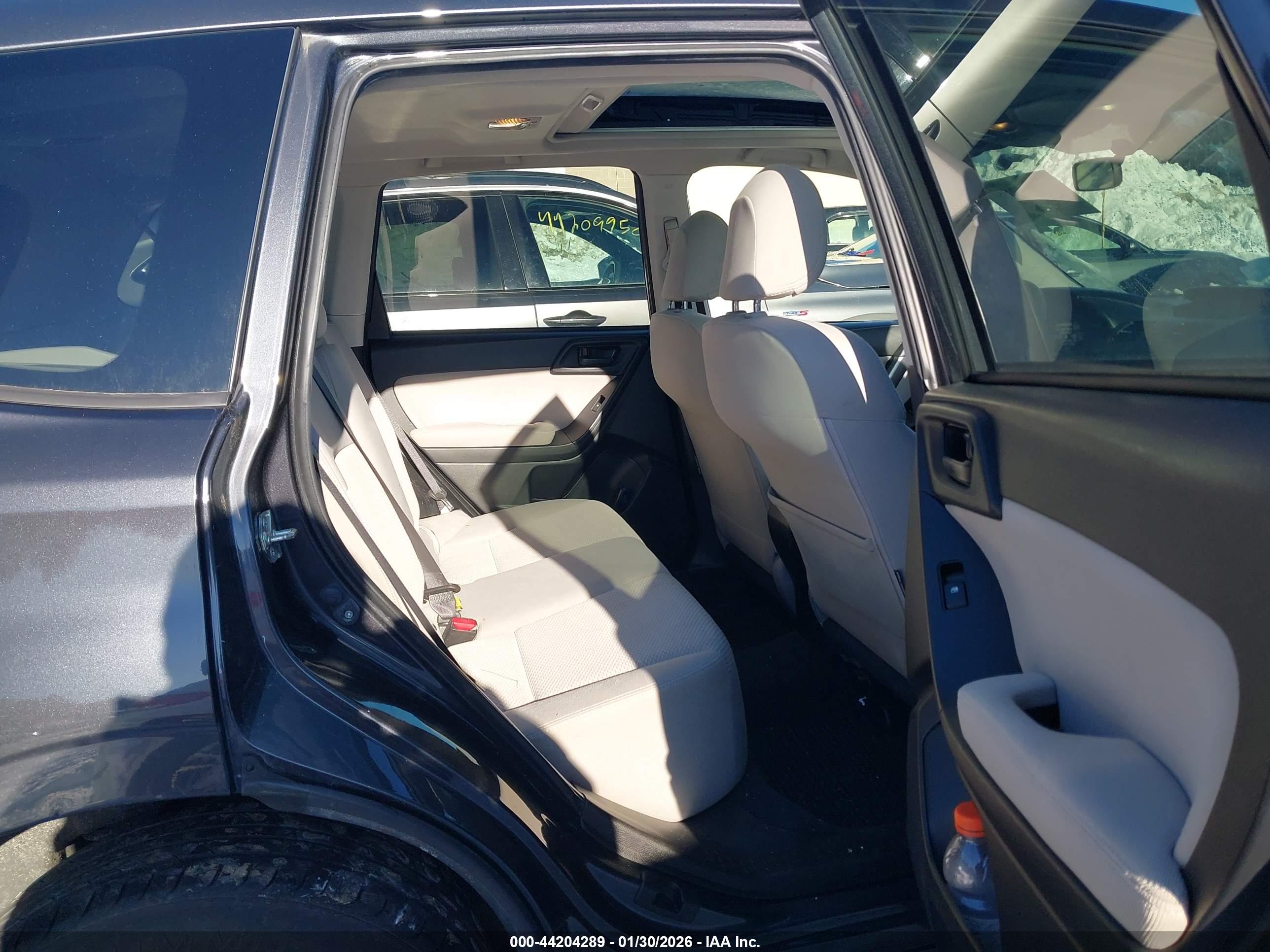 SUBARU FORESTER image 8