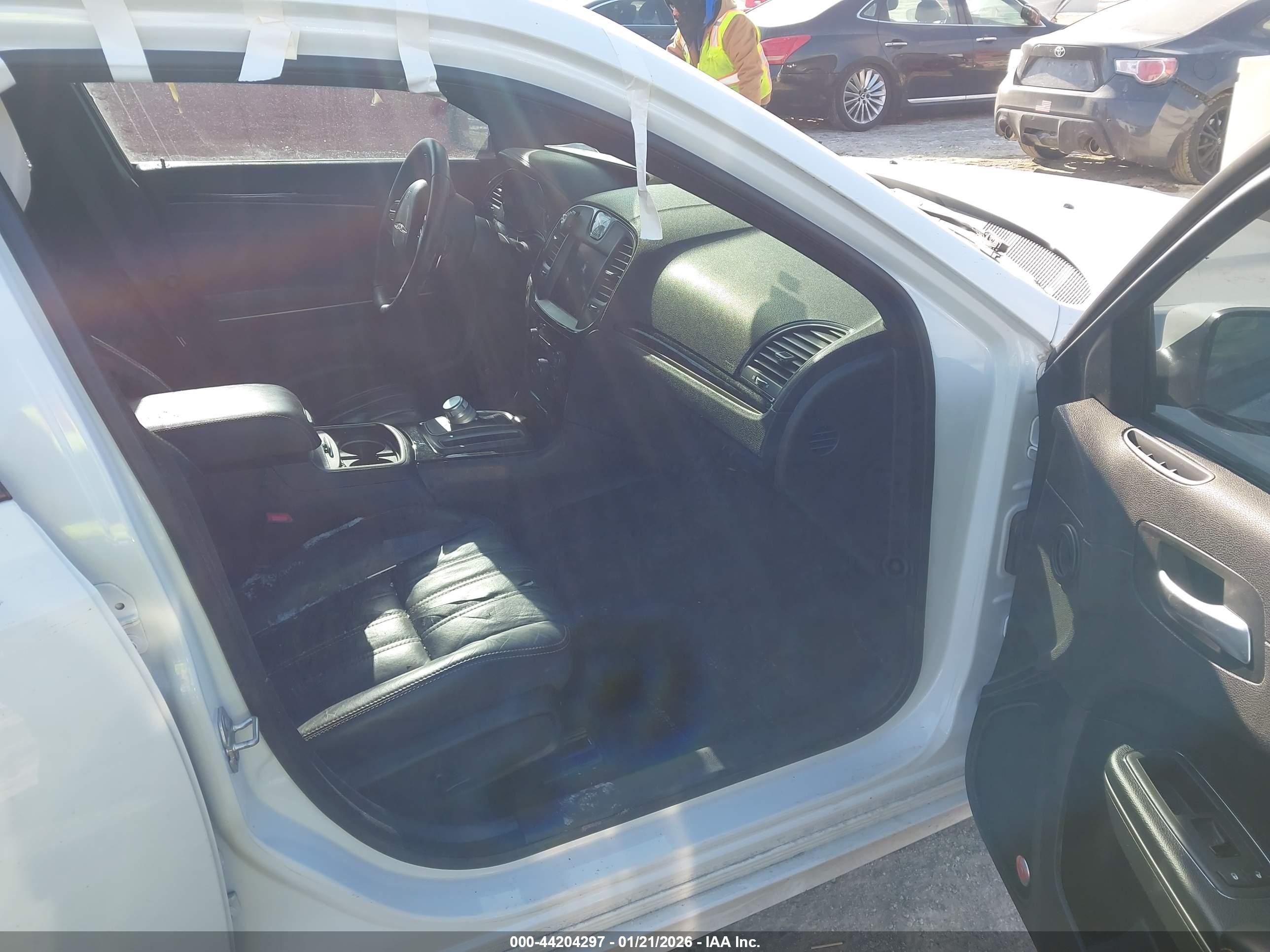 CHRYSLER 300 image 5
