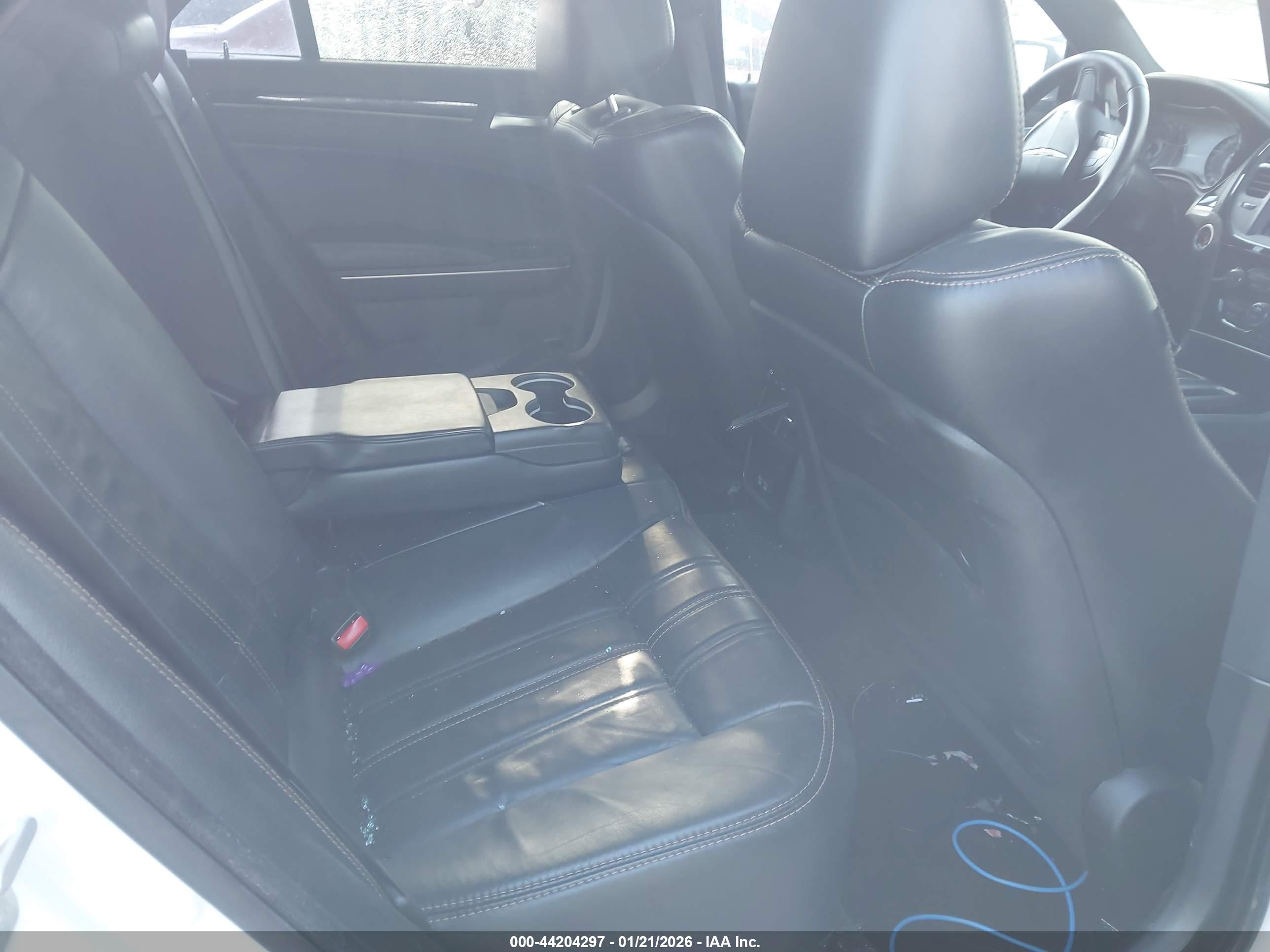CHRYSLER 300 image 8