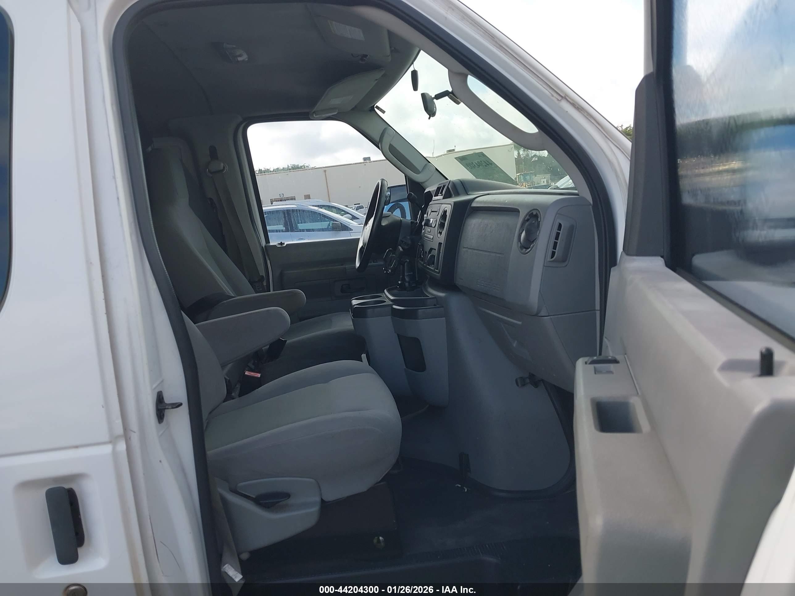 FORD E-150 image 5
