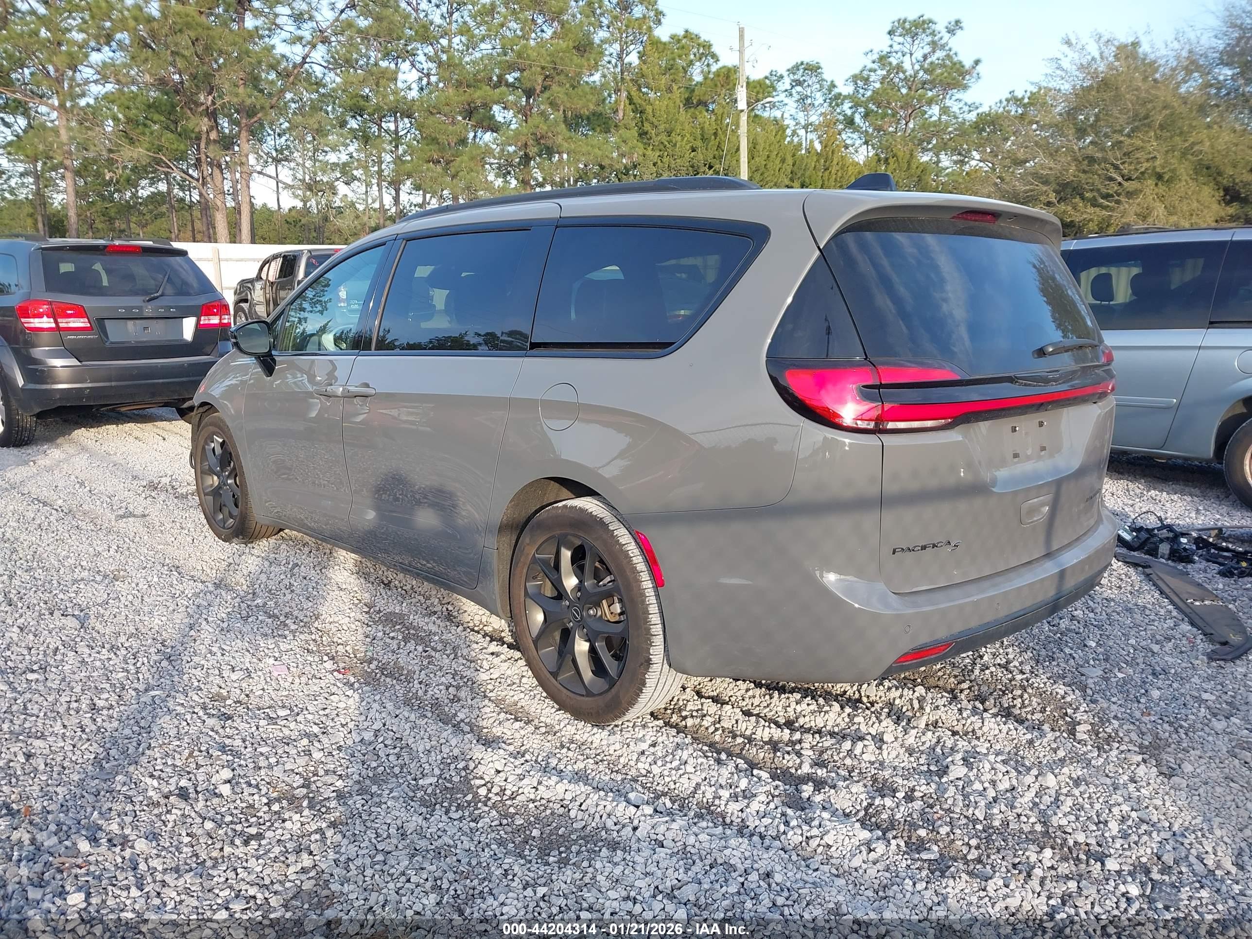 CHRYSLER PACIFICA image 3