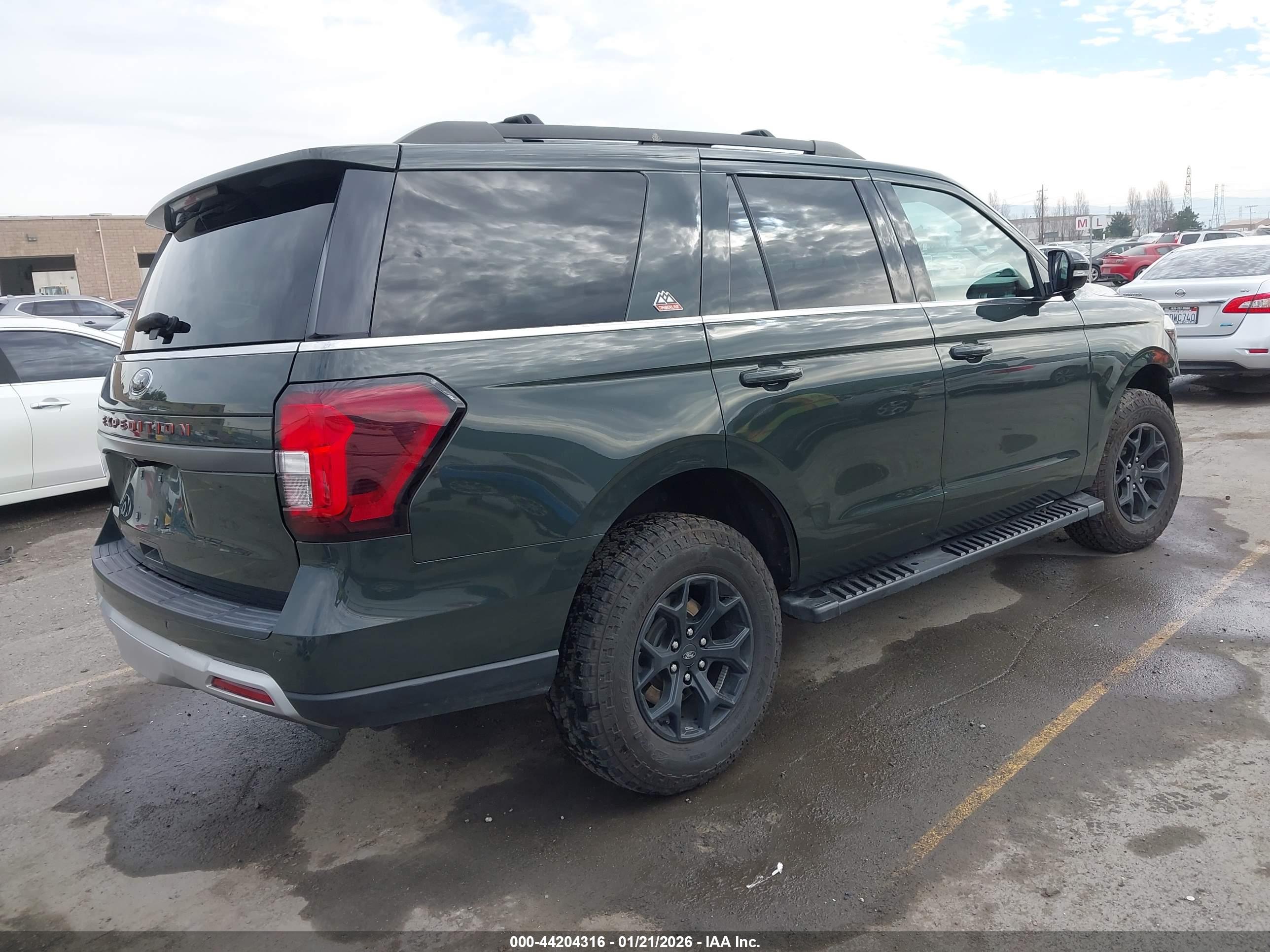 FORD EXPEDITION image 4