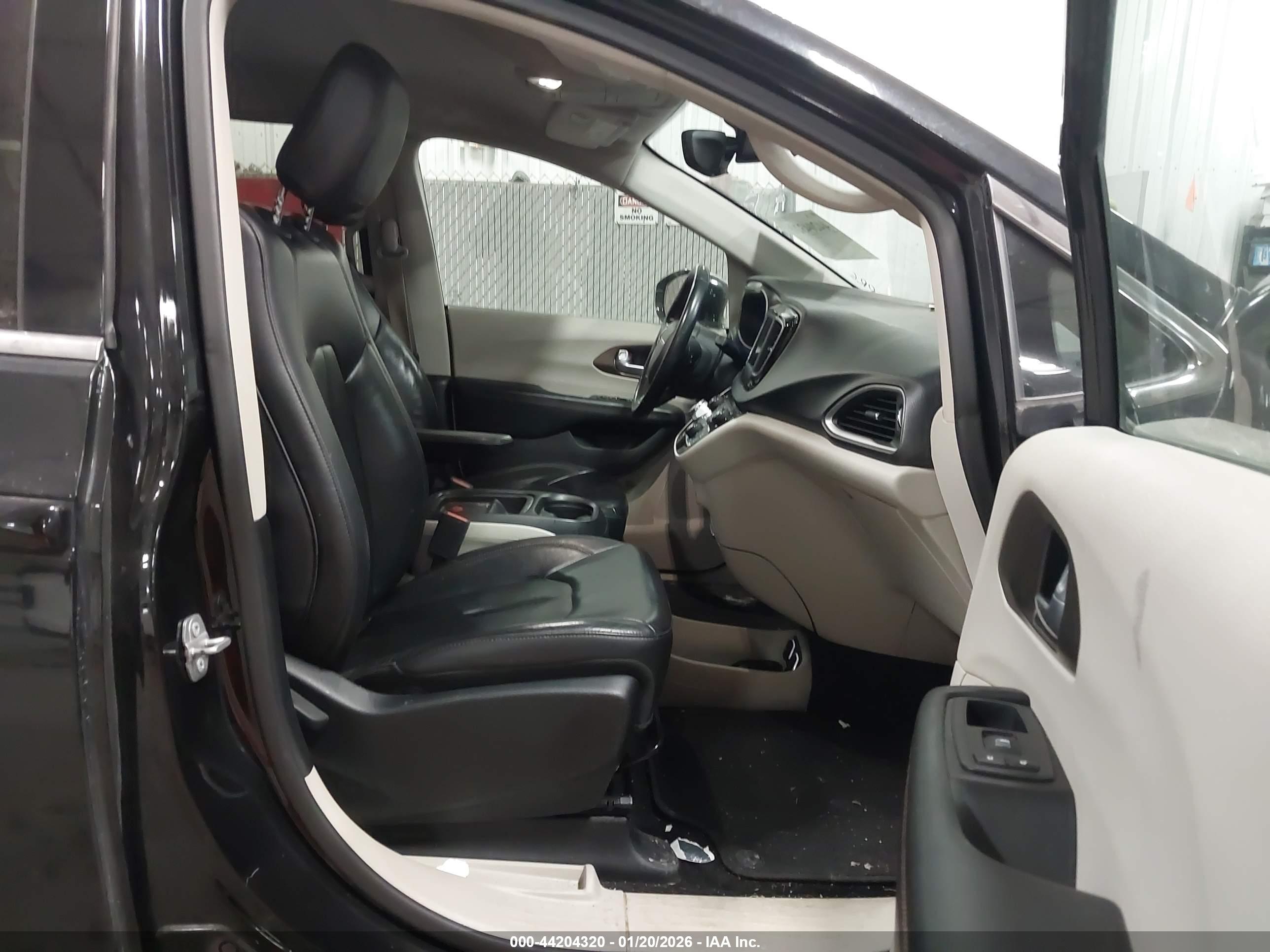 CHRYSLER PACIFICA image 5