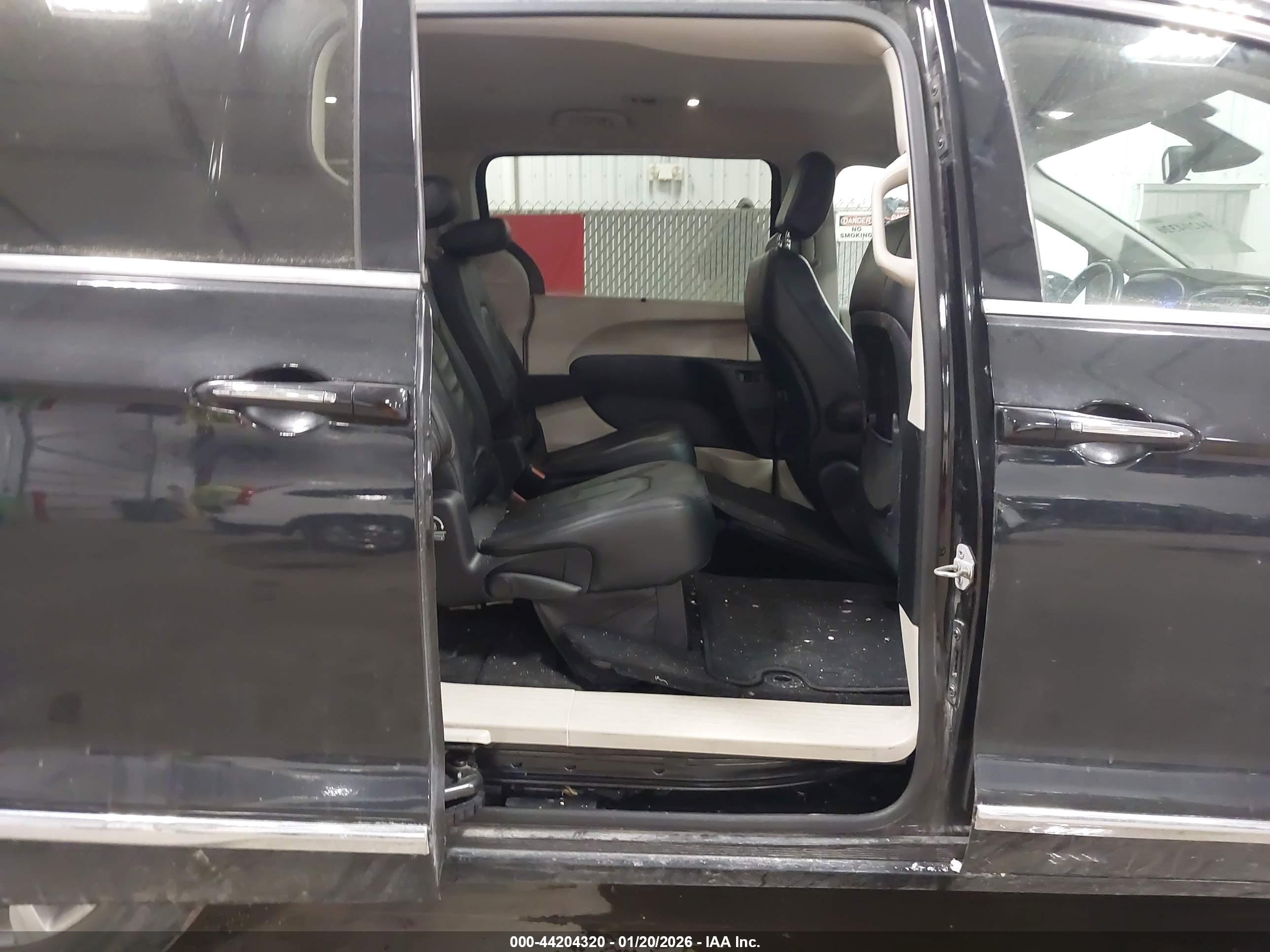 CHRYSLER PACIFICA image 8