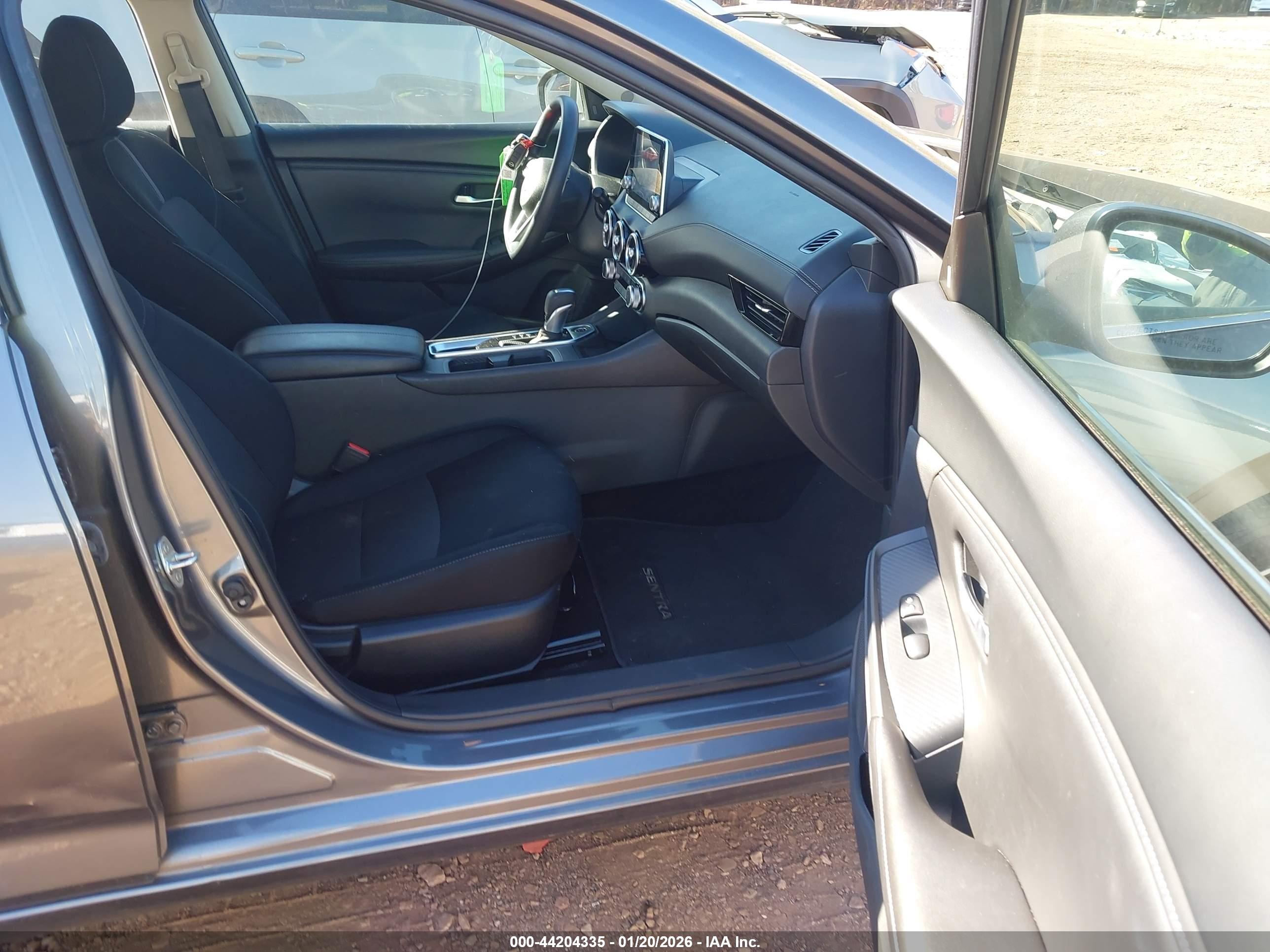 NISSAN SENTRA image 5