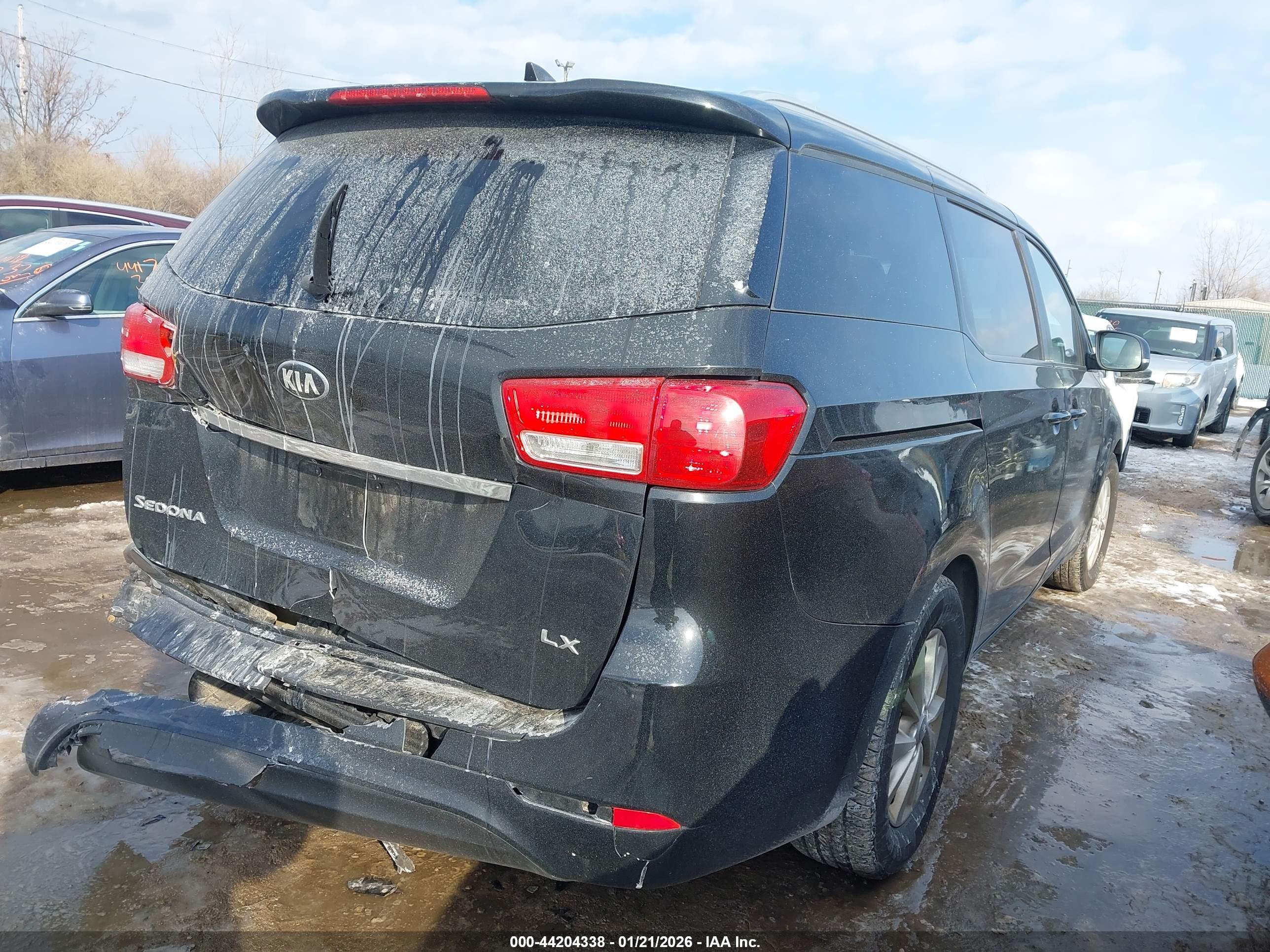 KIA SEDONA image 4