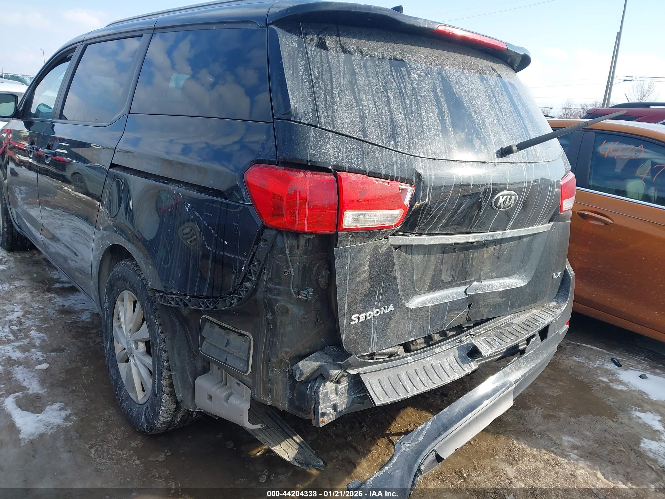 KIA SEDONA image 6