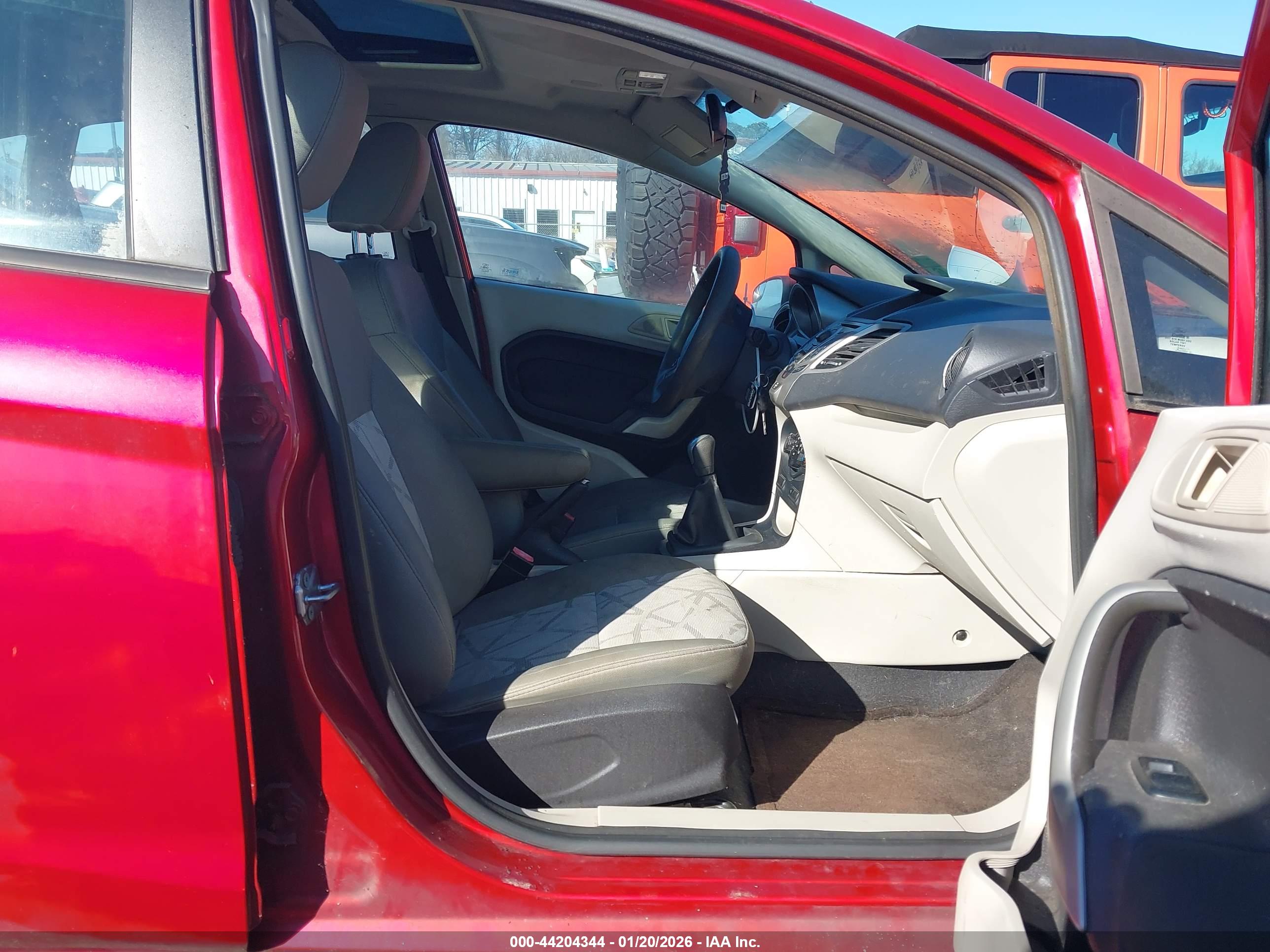 FORD FIESTA image 5