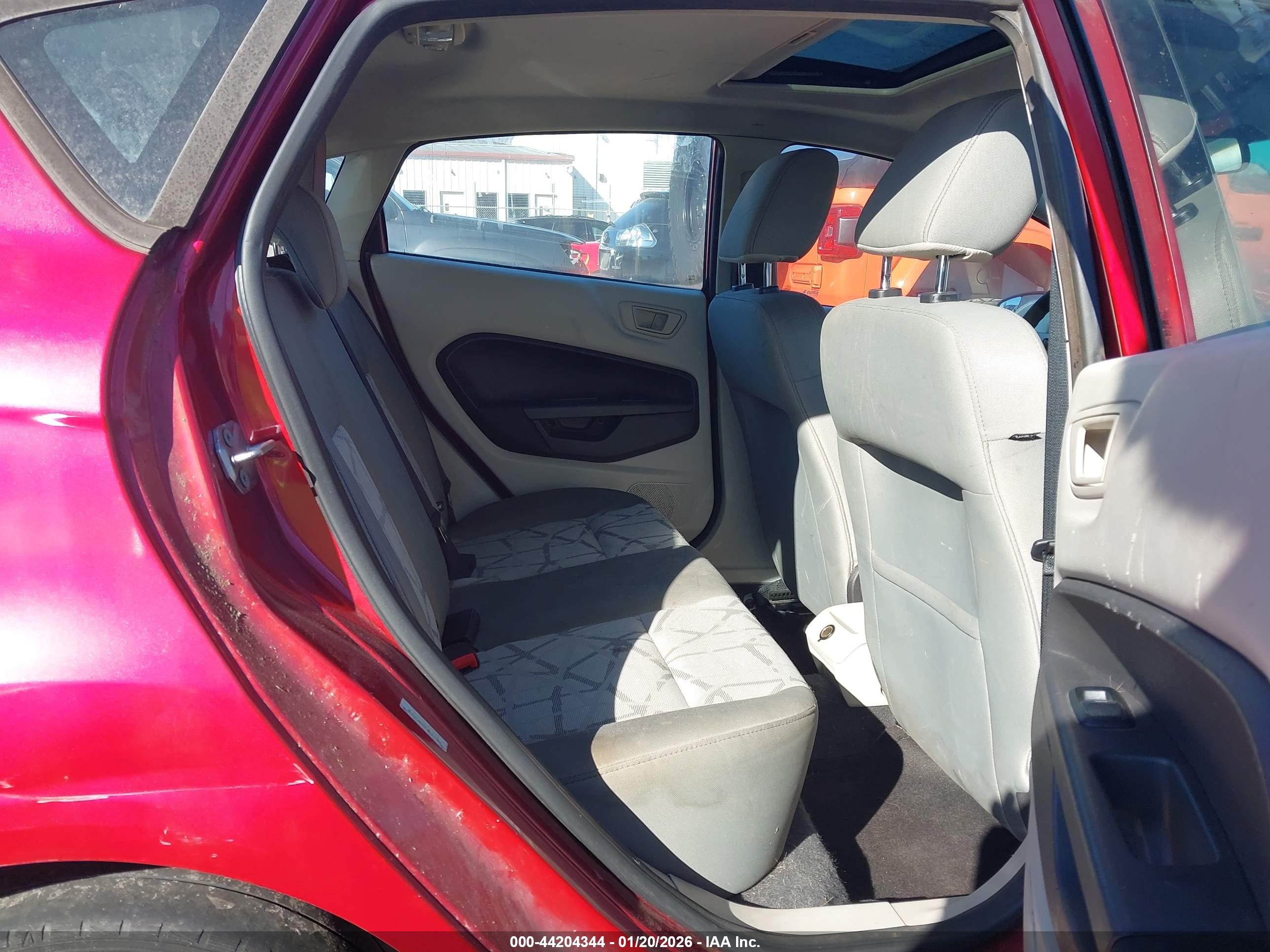 FORD FIESTA image 8