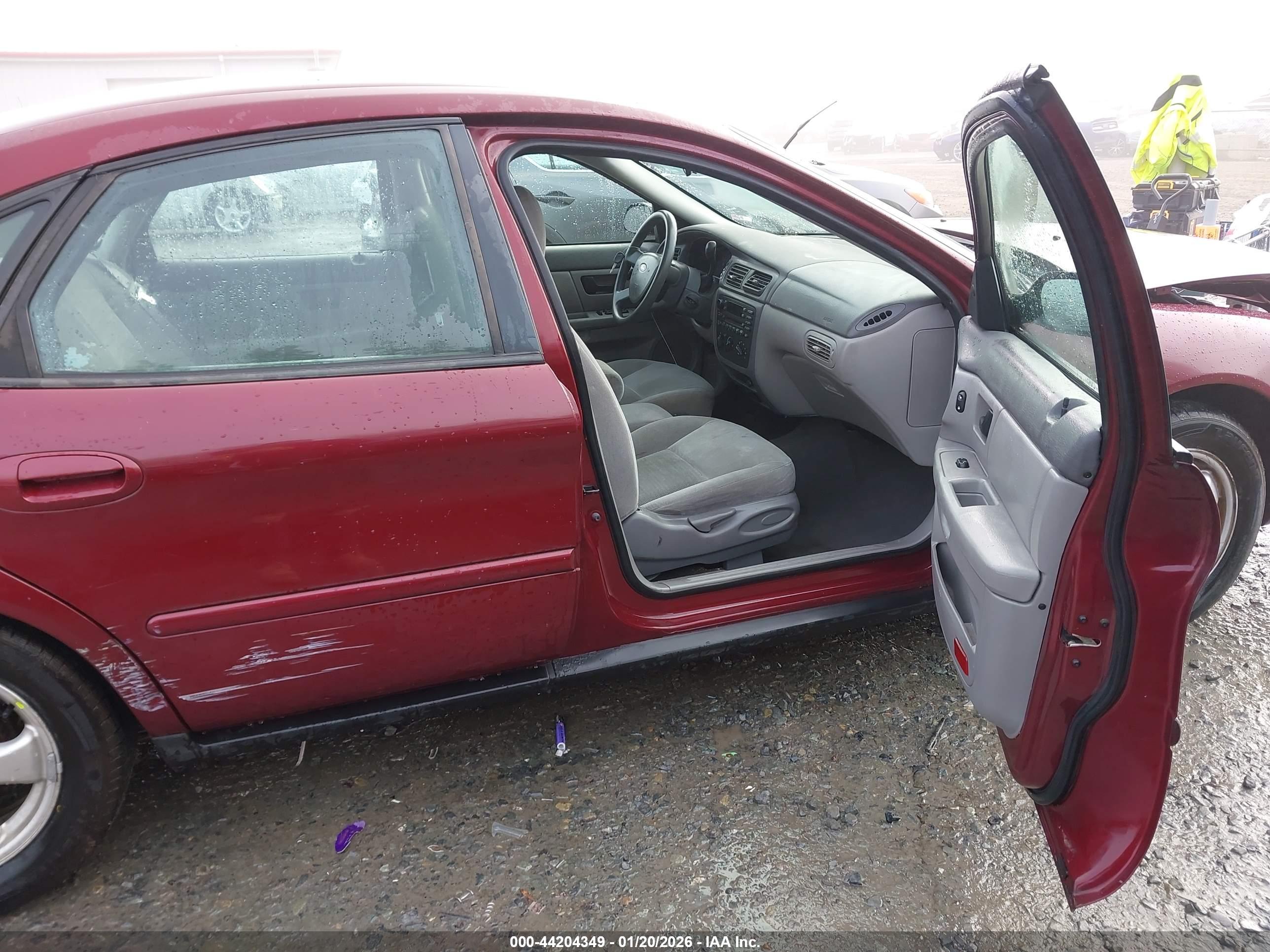 FORD TAURUS image 5