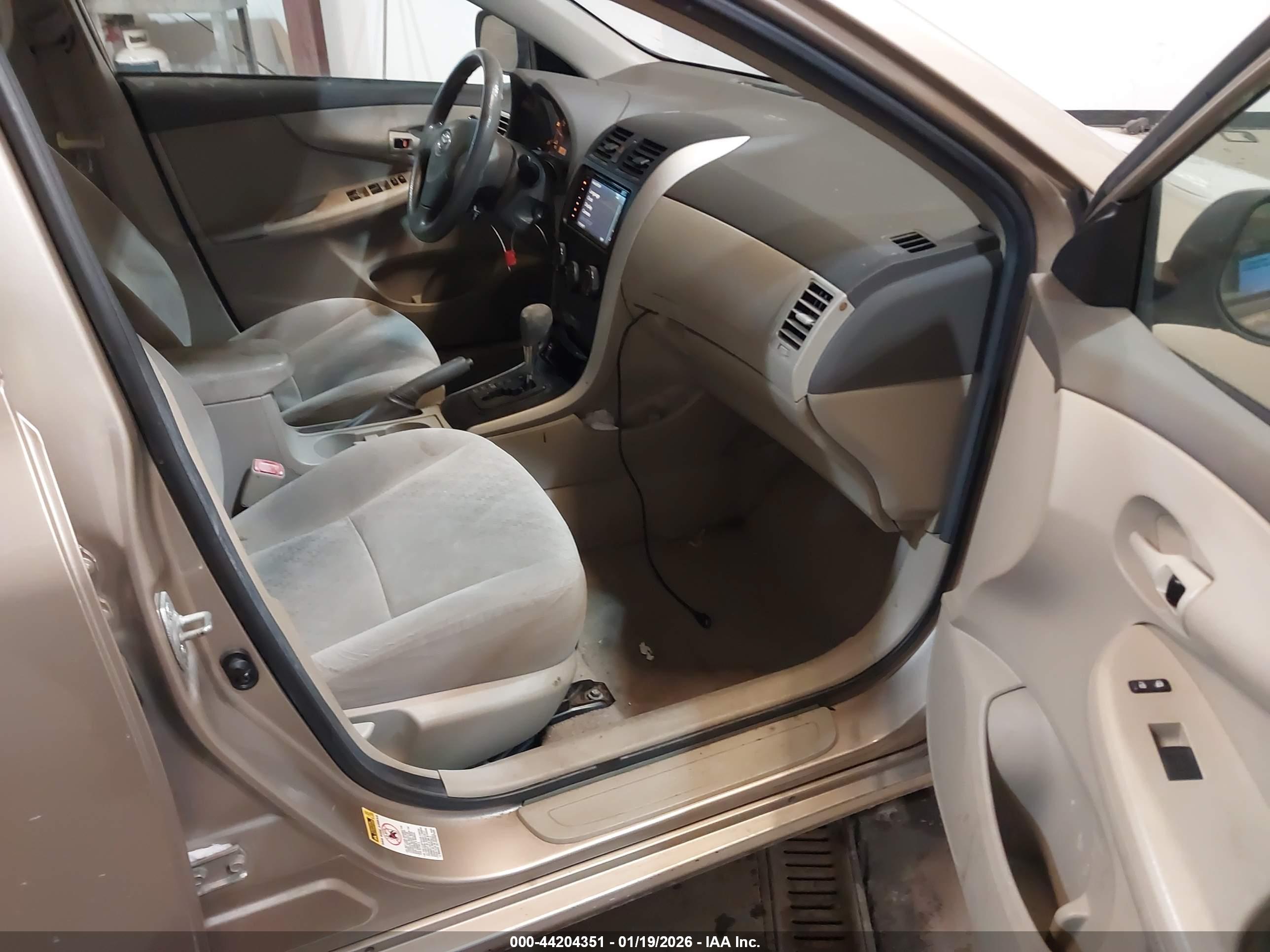 TOYOTA COROLLA image 5