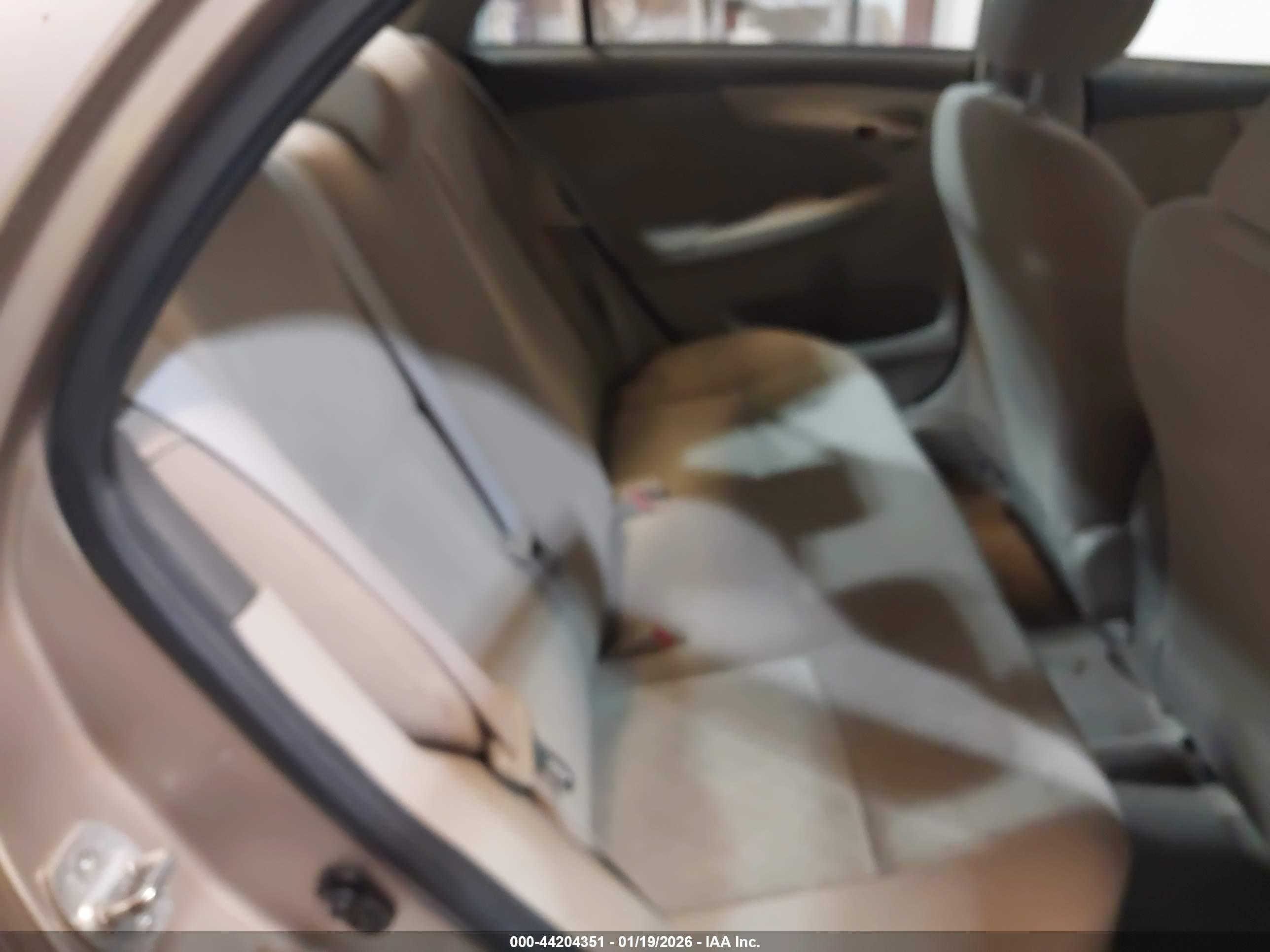 TOYOTA COROLLA image 8
