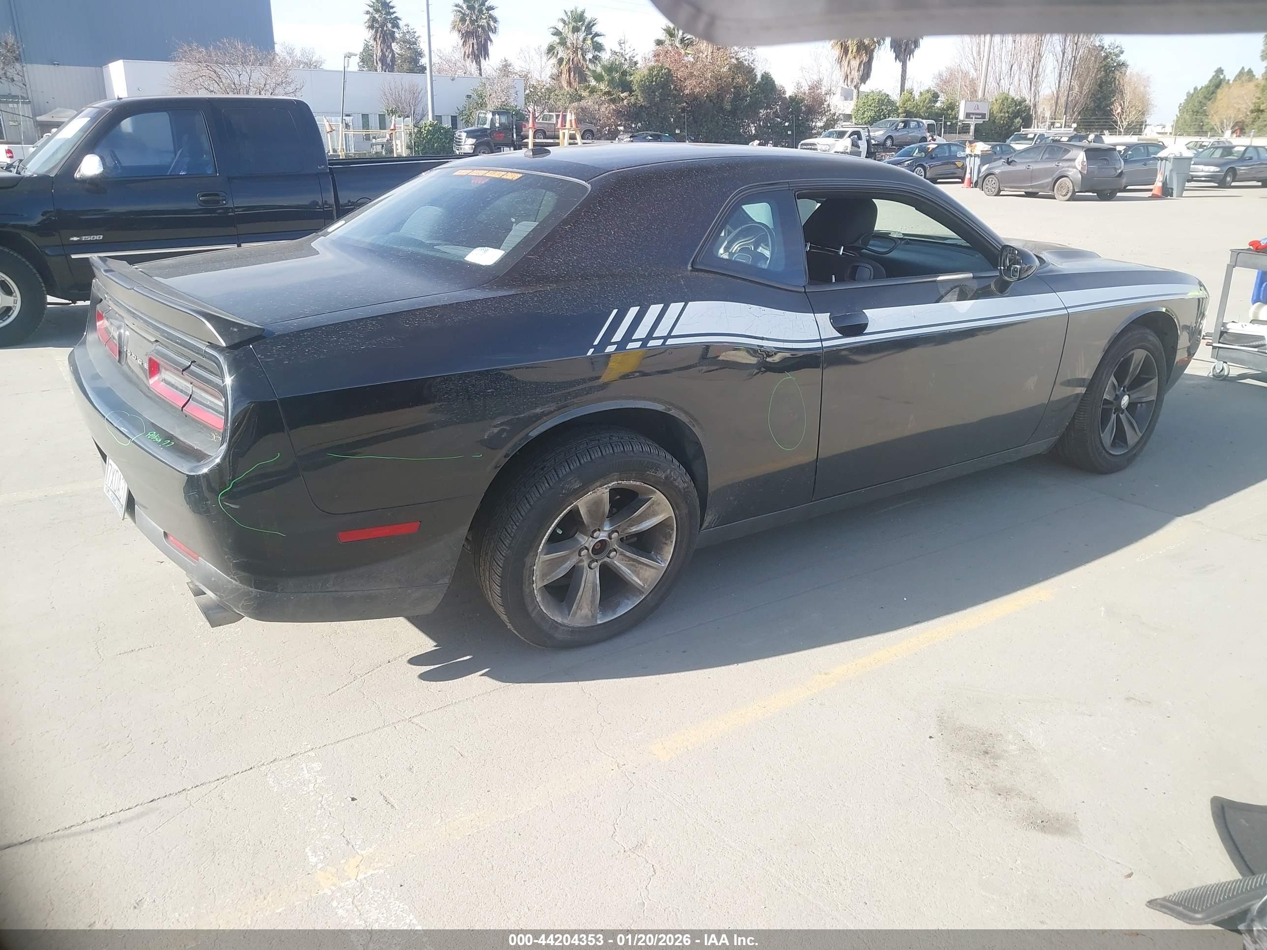 DODGE CHALLENGER image 4