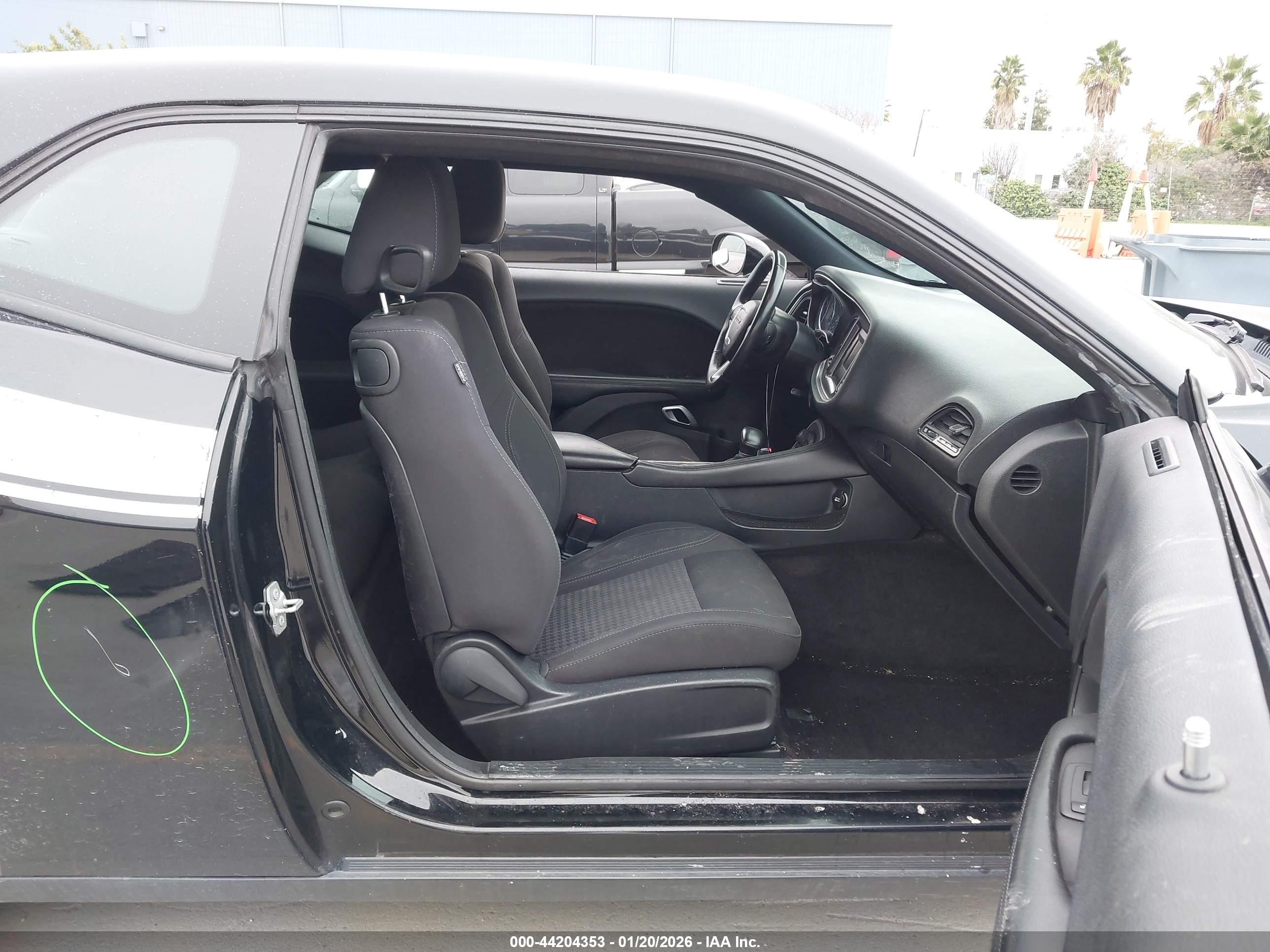 DODGE CHALLENGER image 5