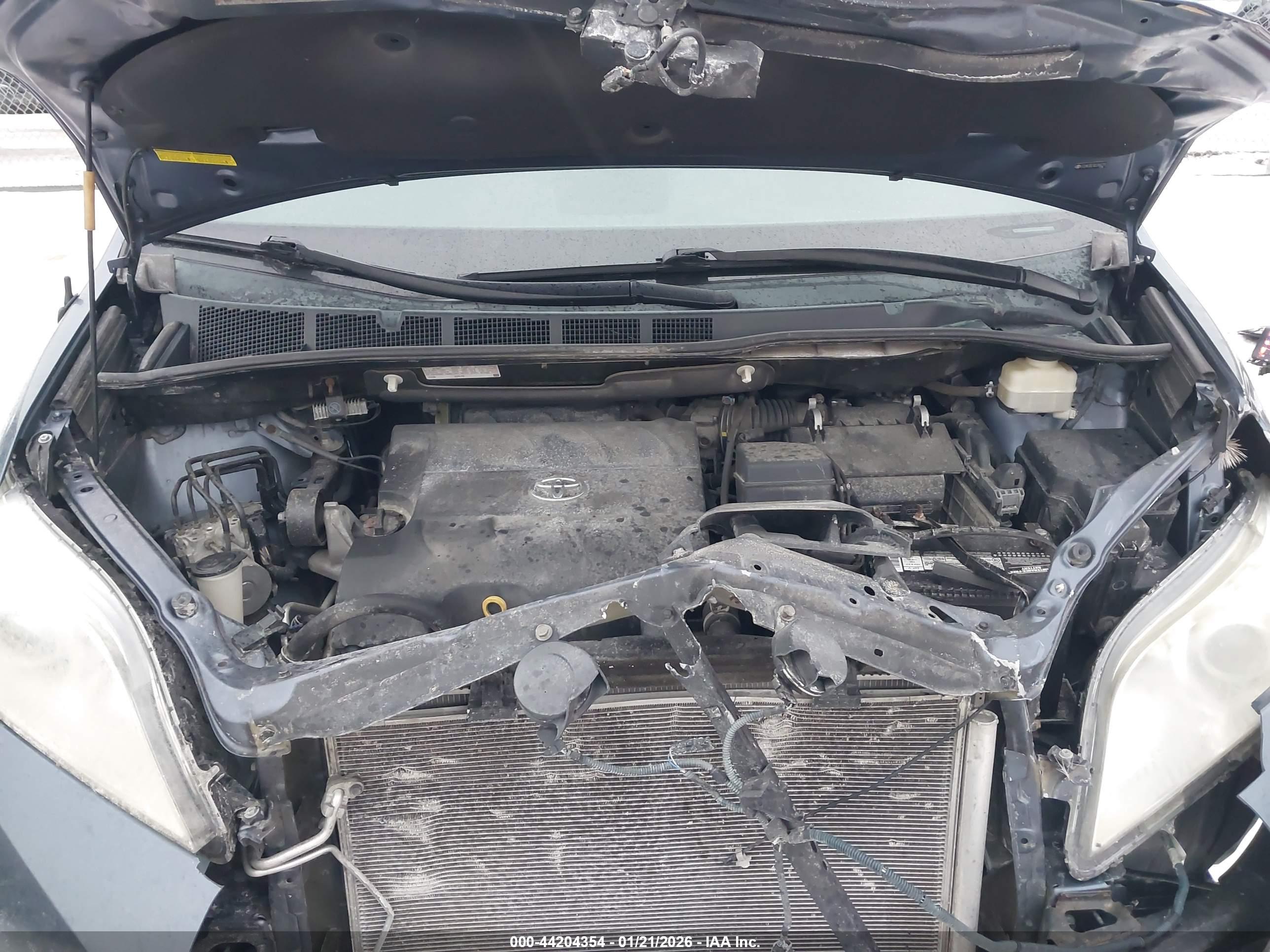 TOYOTA SIENNA image 10