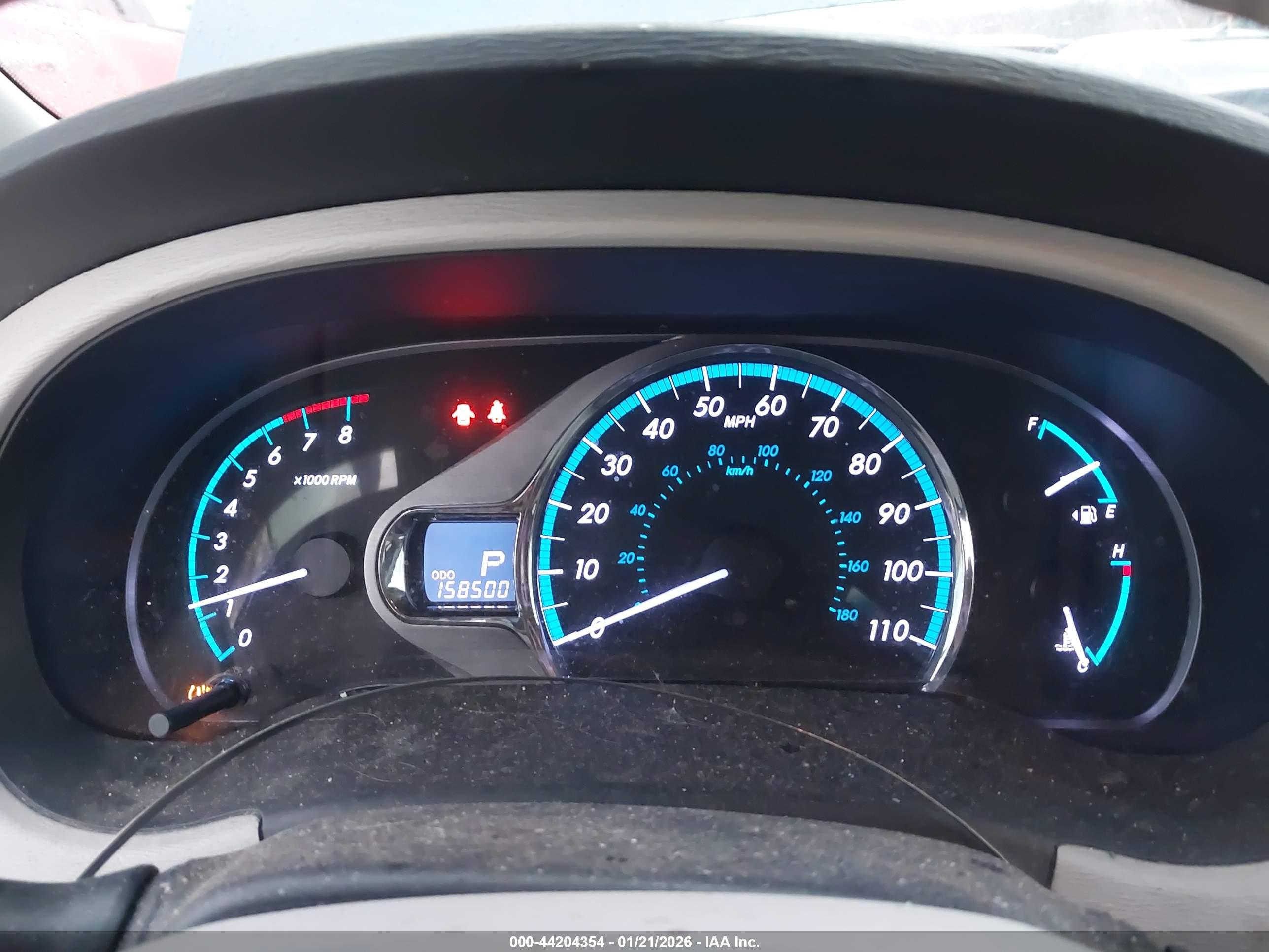 TOYOTA SIENNA image 7