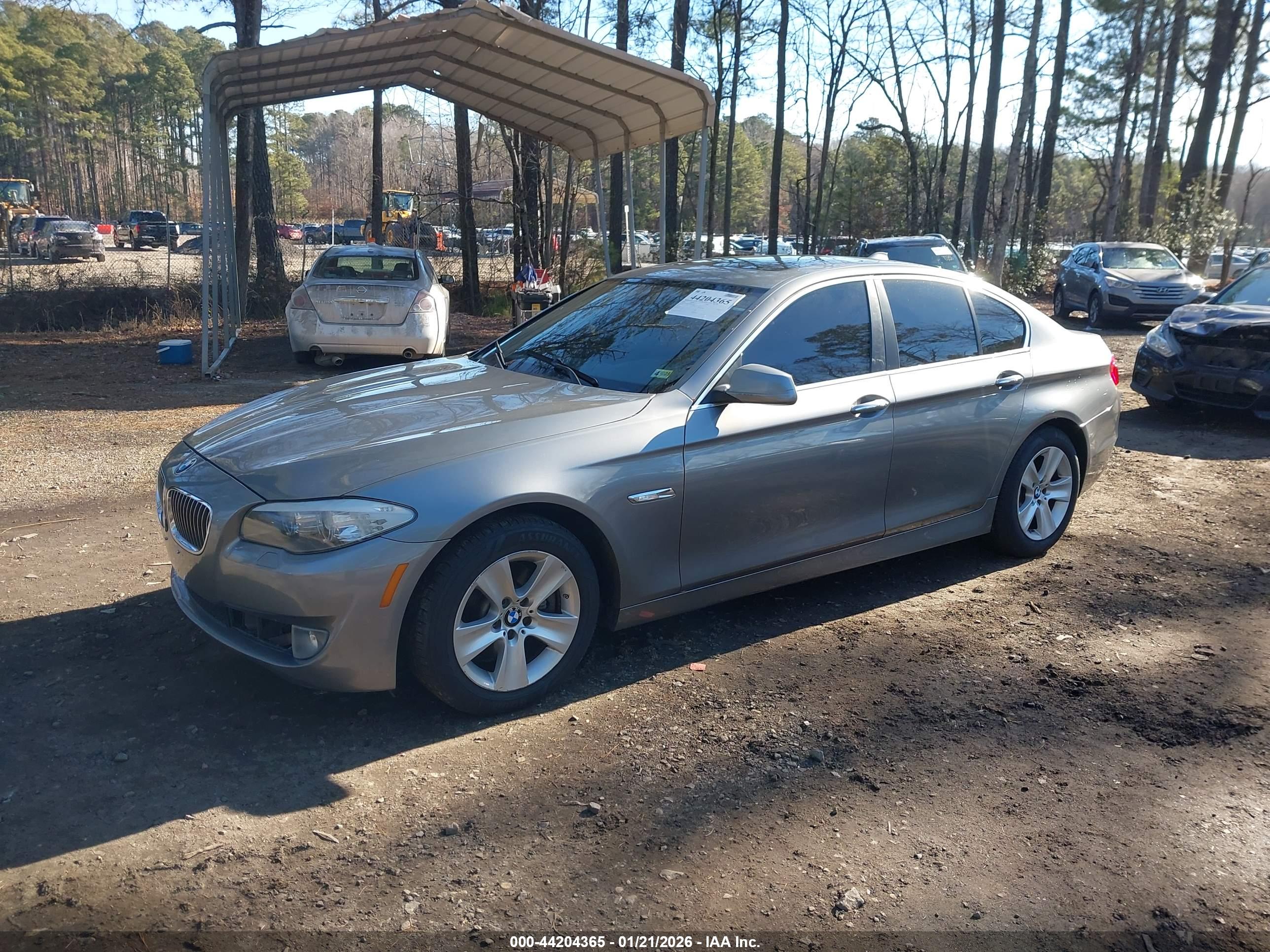 BMW 528I image 2