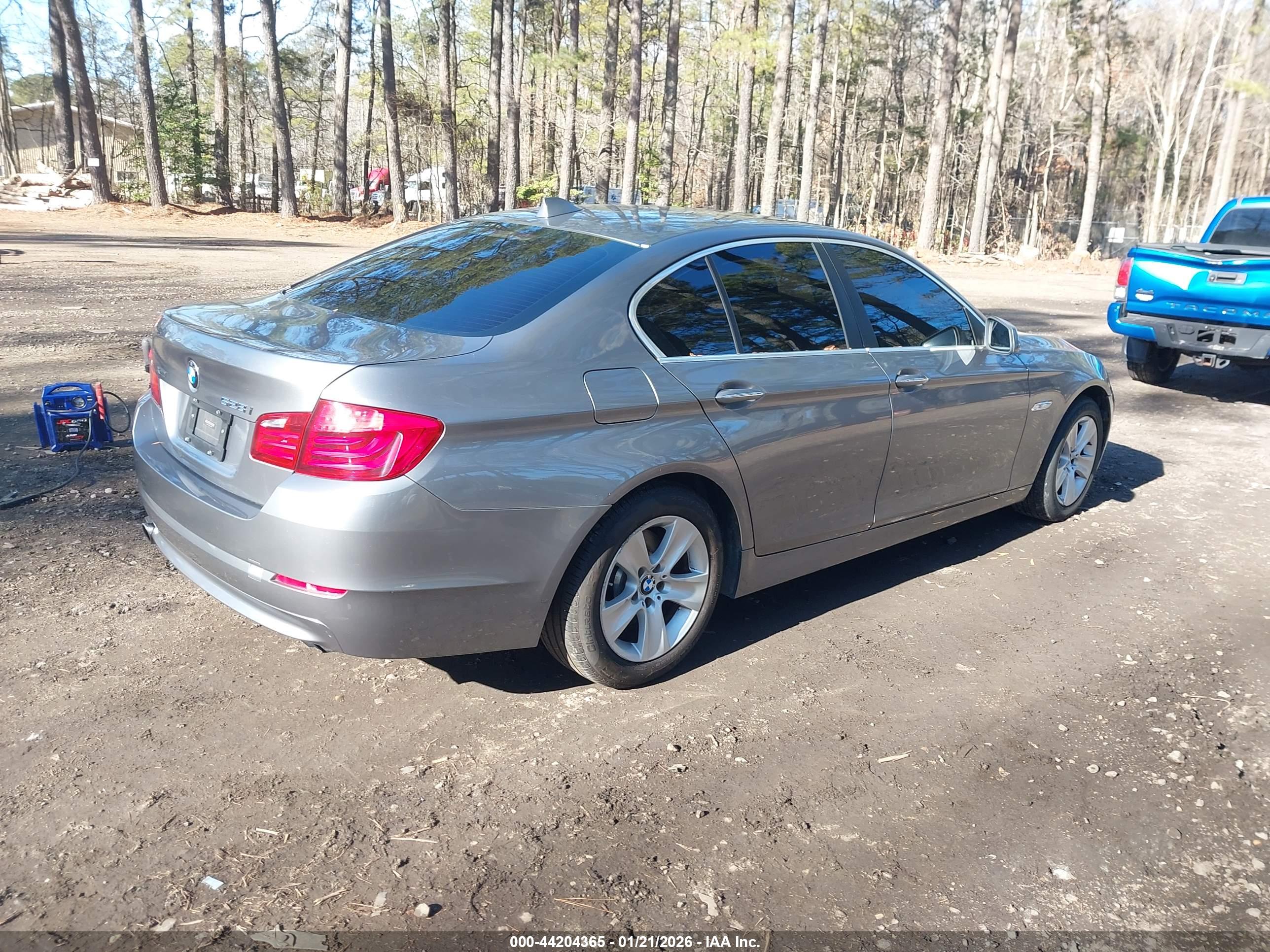 BMW 528I image 4