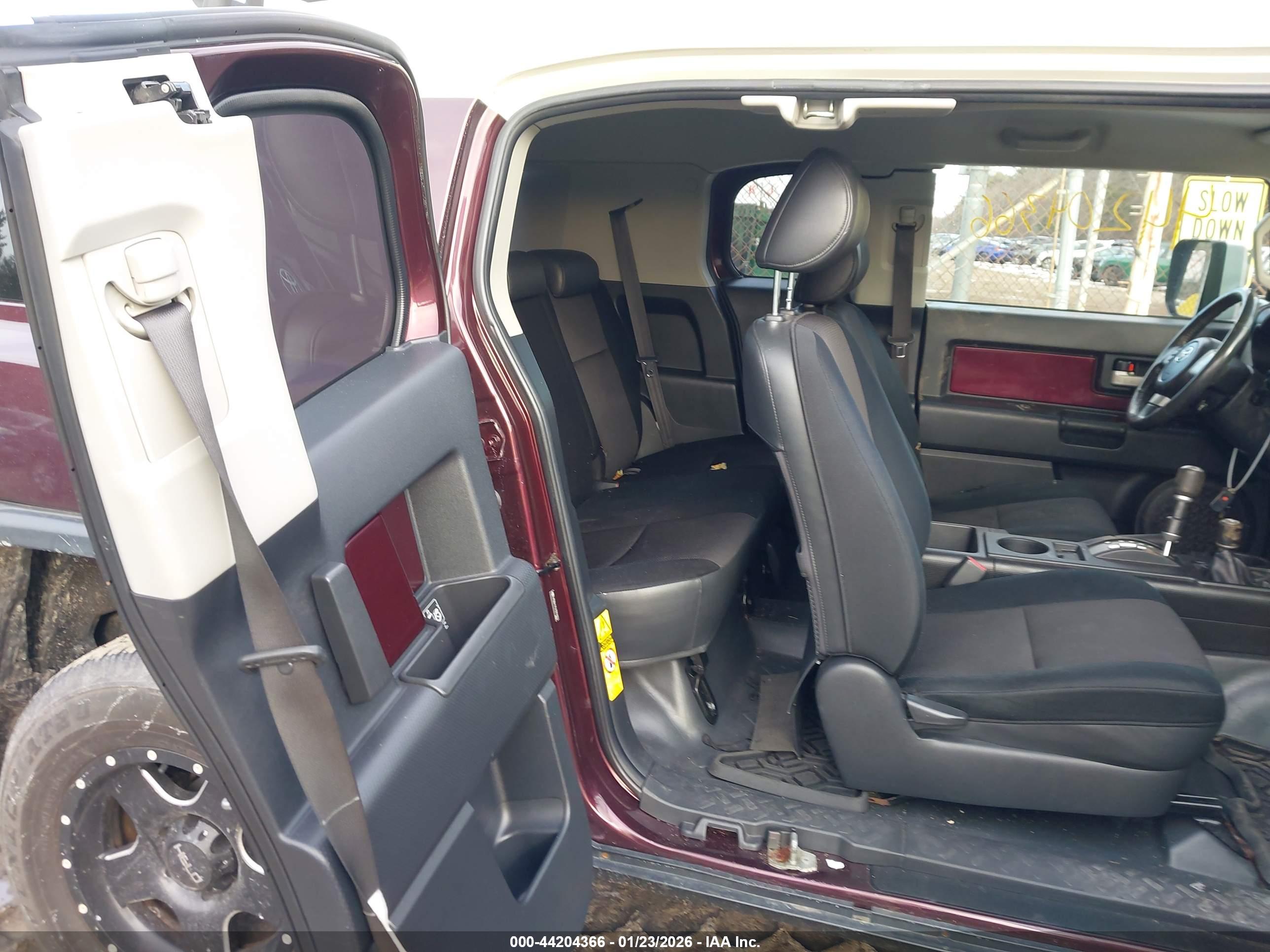 TOYOTA FJ image 8